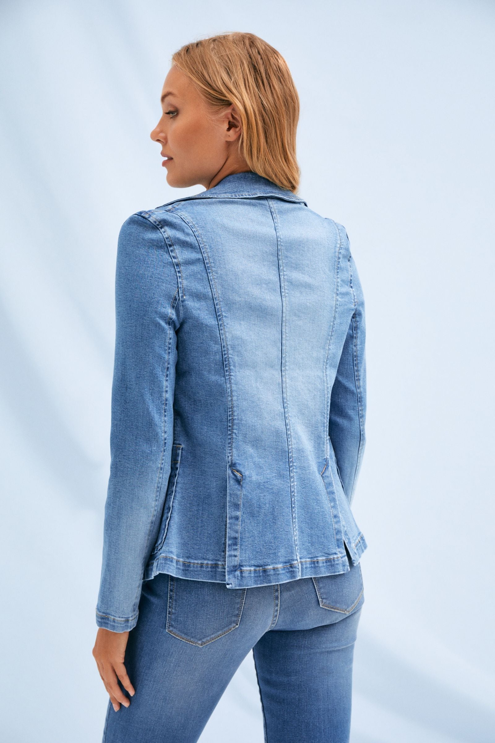 Chaqueta vaquera azul lavado botones dorados LolitasyL - lolitasyl.com