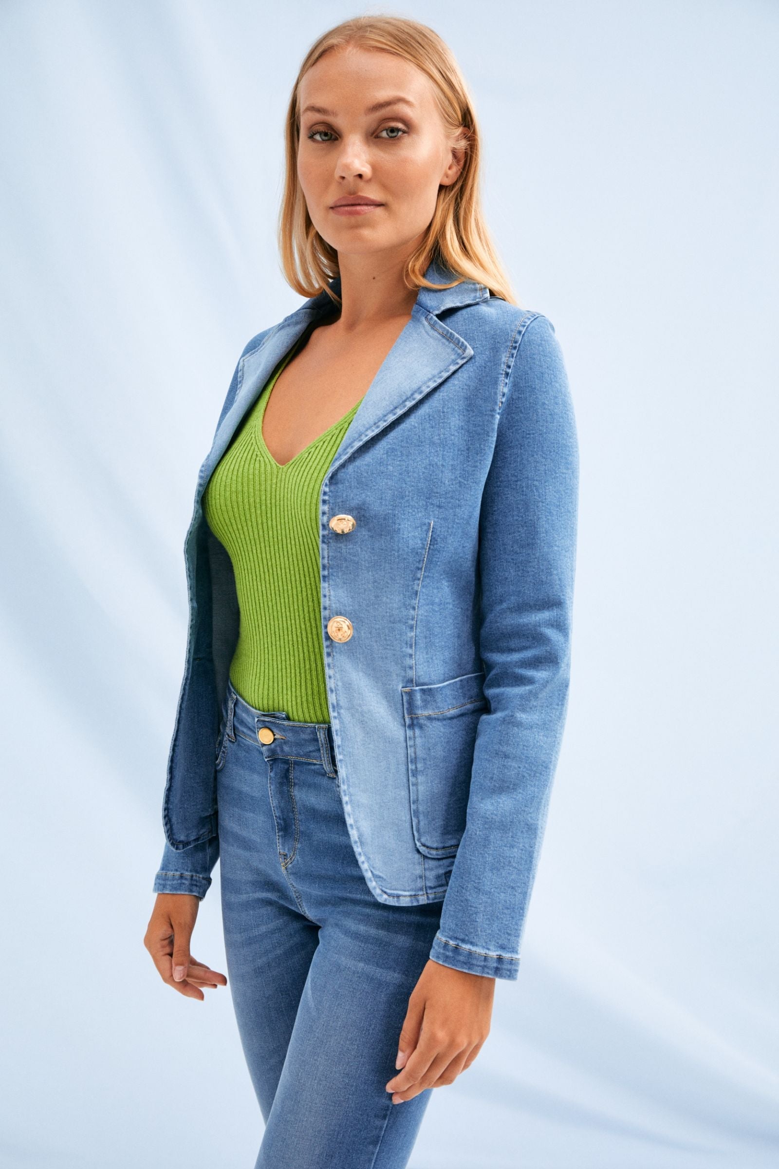 Chaqueta vaquera azul lavado botones dorados LolitasyL - lolitasyl.com