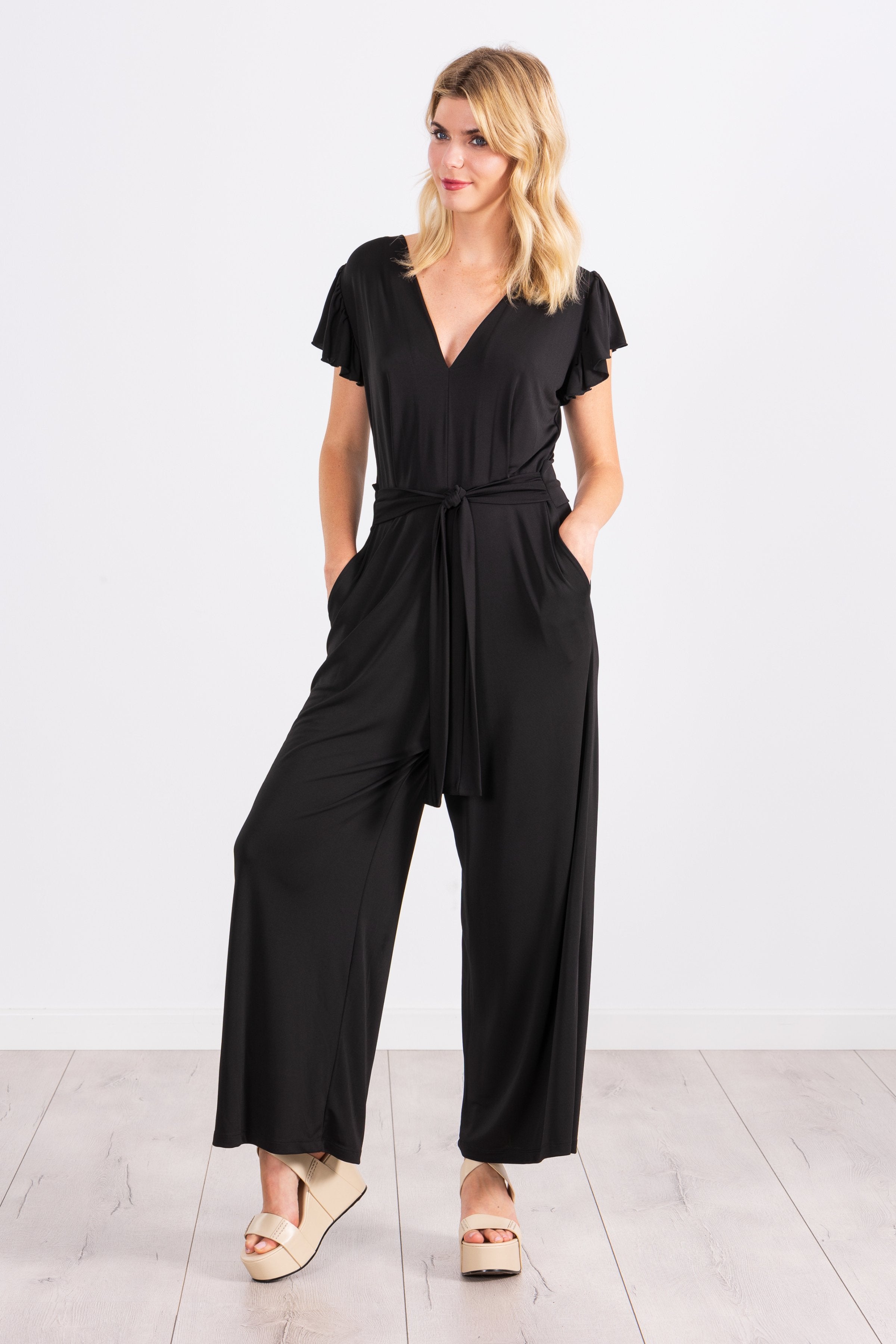 Jumpsuit negro escote amplio con cinturón de punto roma LolitasyL - lolitasyl.com