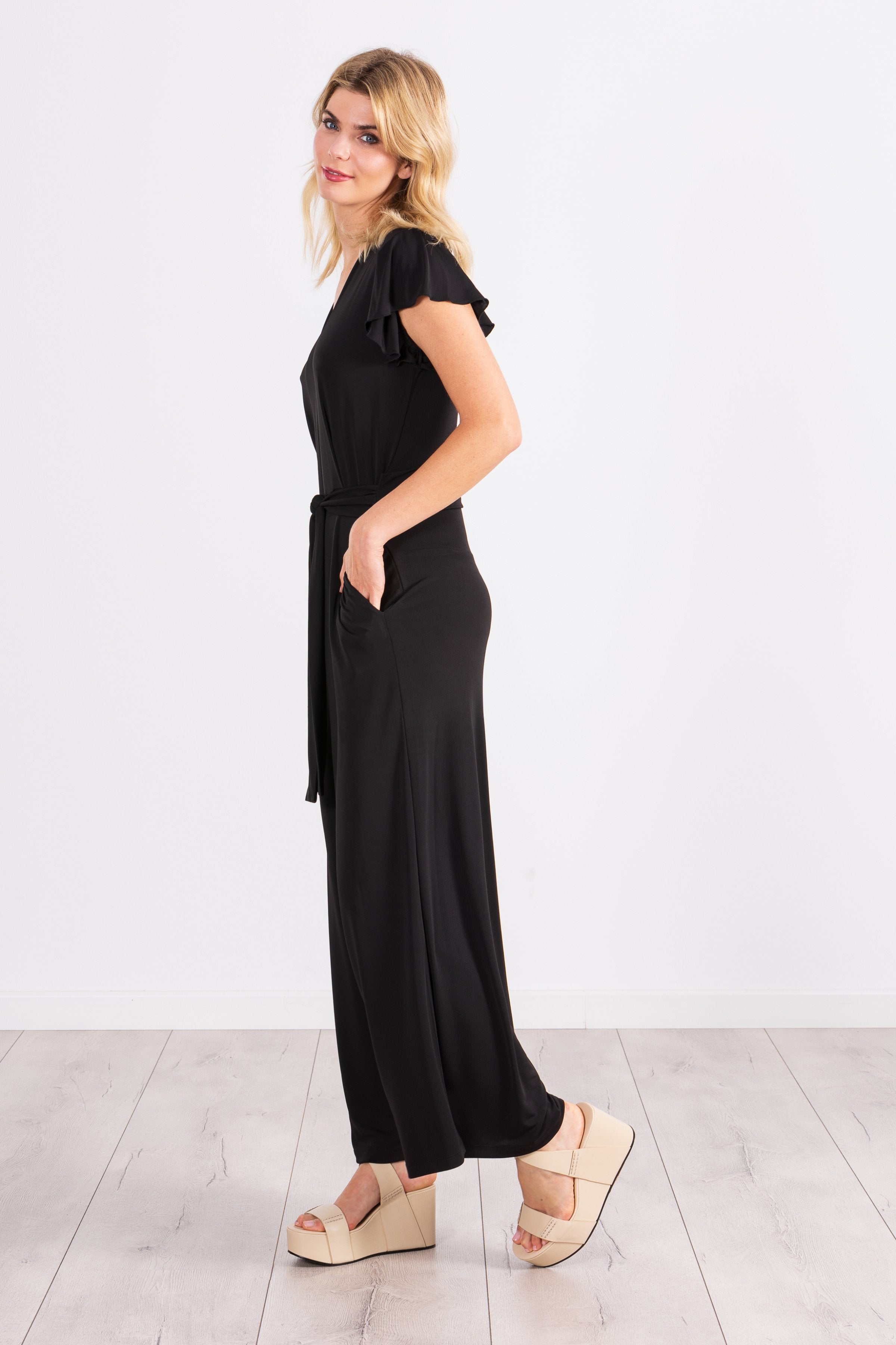 Jumpsuit negro escote amplio con cinturón de punto roma LolitasyL - lolitasyl.com