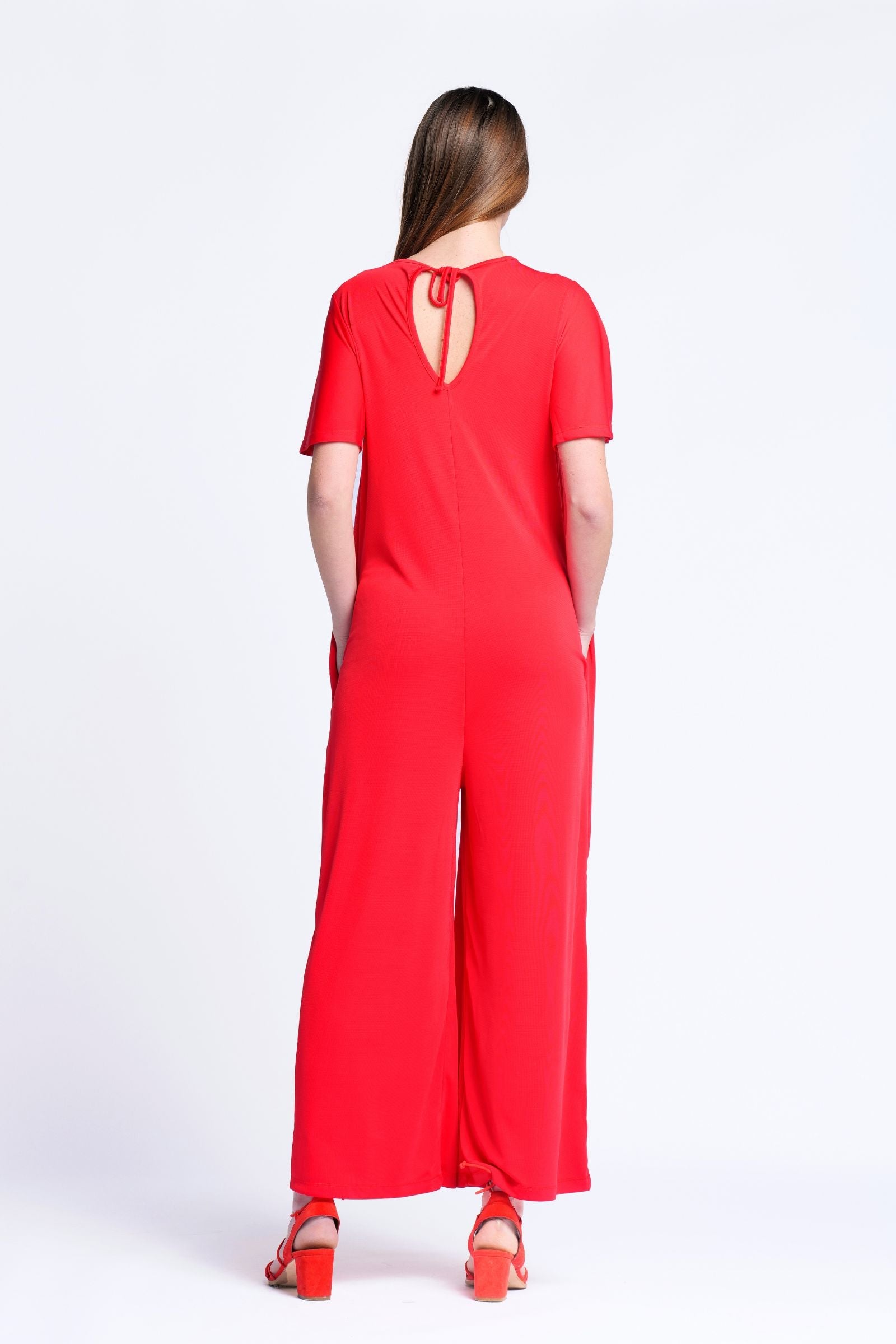 Mono rojo largo con lagrima en la espalda de Lolitas&L - lolitasyl.com