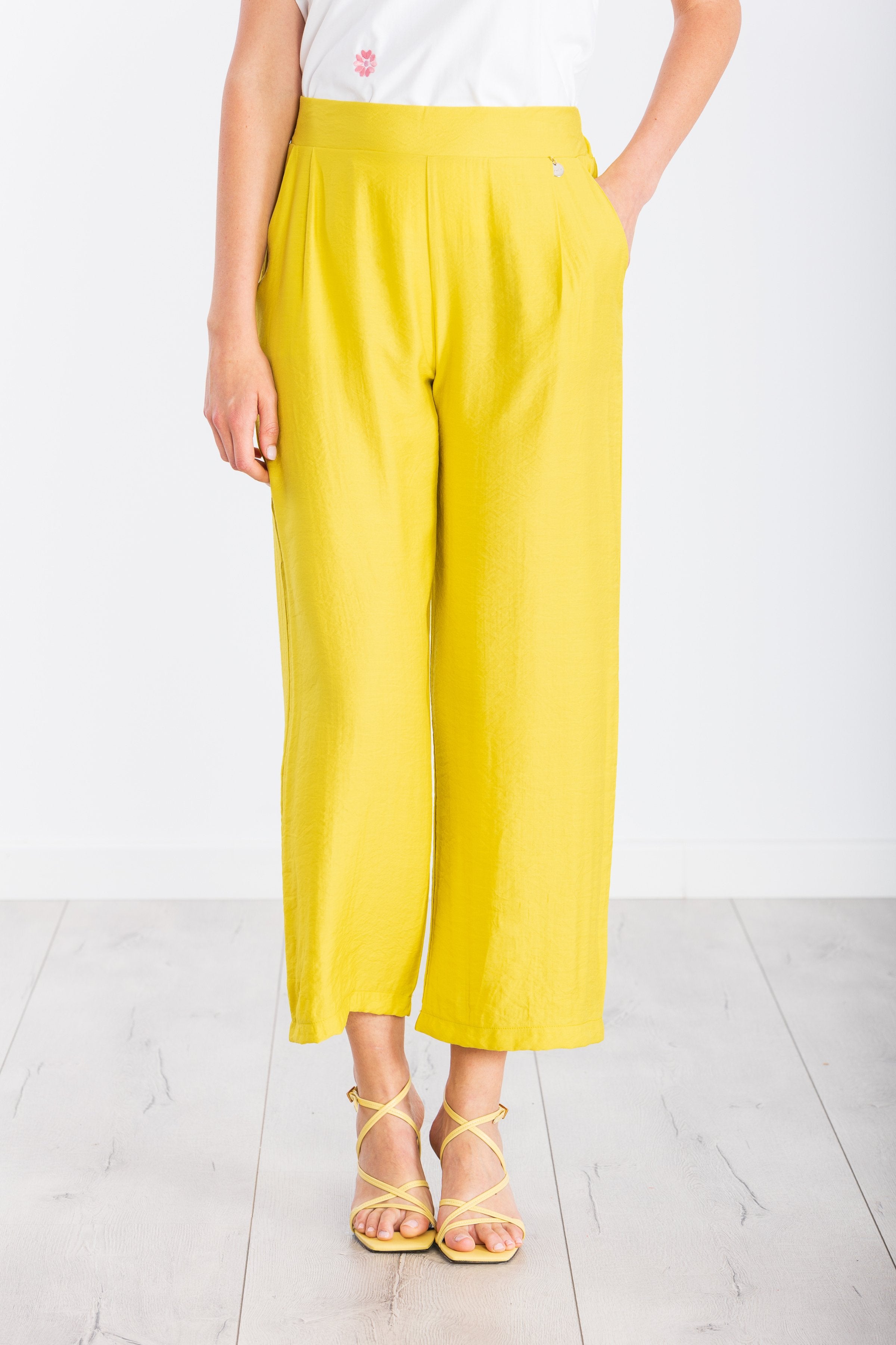 Pantalon amarillo de pinzas con bolsillos LolitasyL - lolitasyl.com