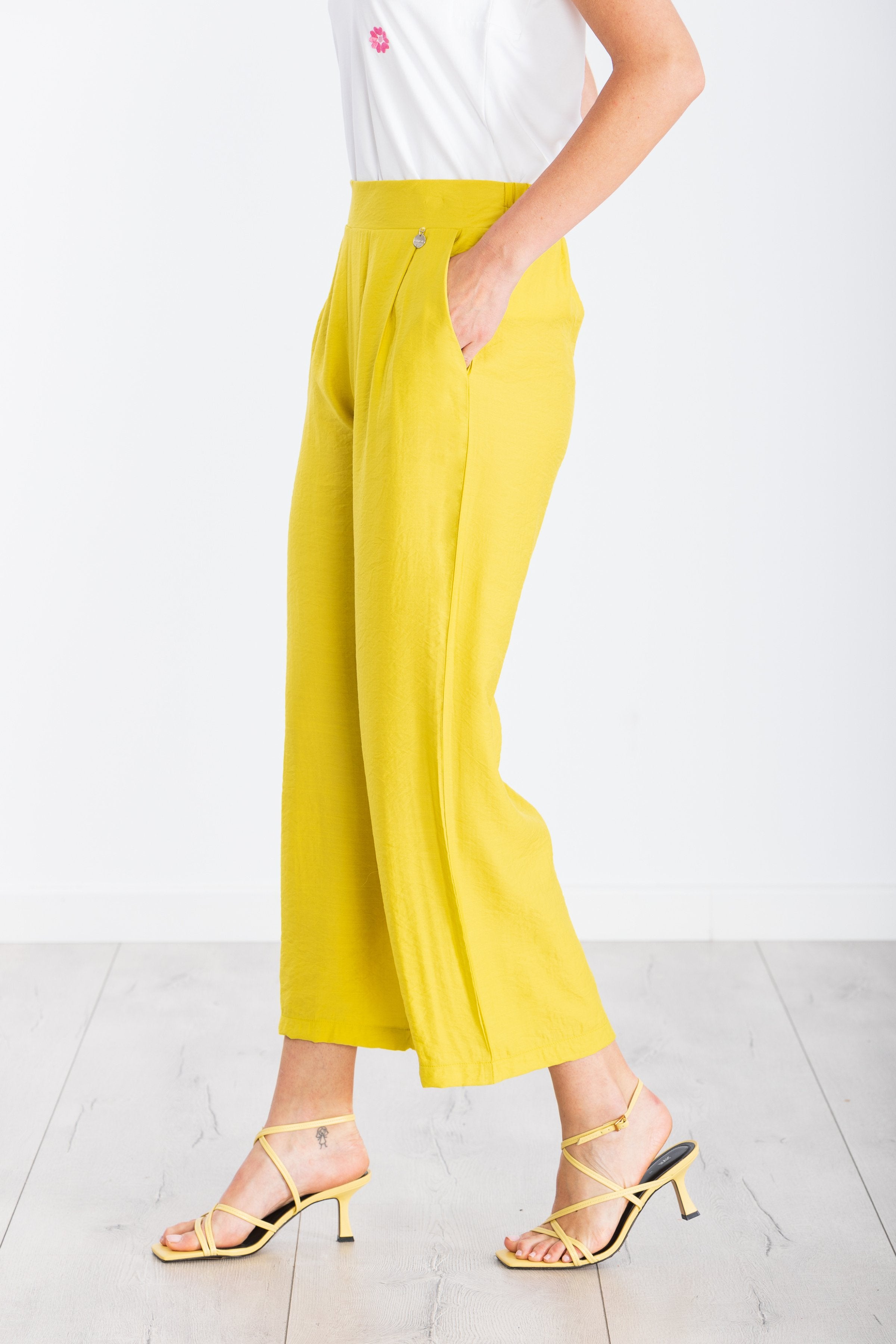 Pantalon amarillo de pinzas con bolsillos LolitasyL - lolitasyl.com