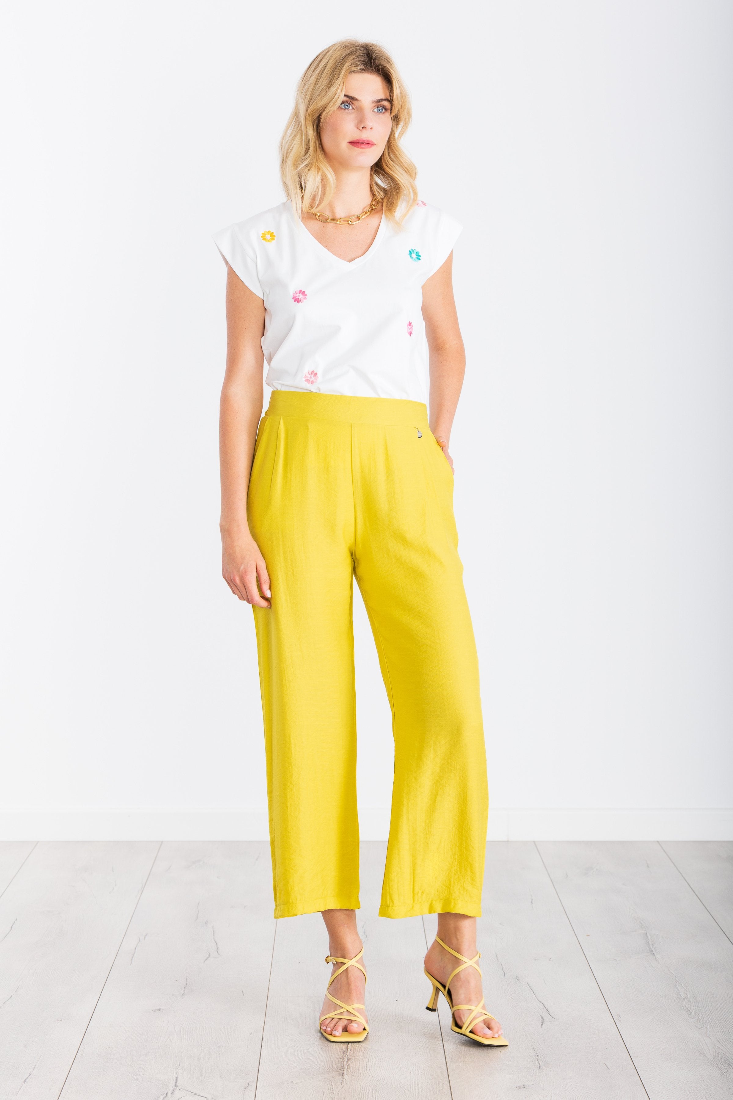 Pantalon amarillo de pinzas con bolsillos LolitasyL - lolitasyl.com