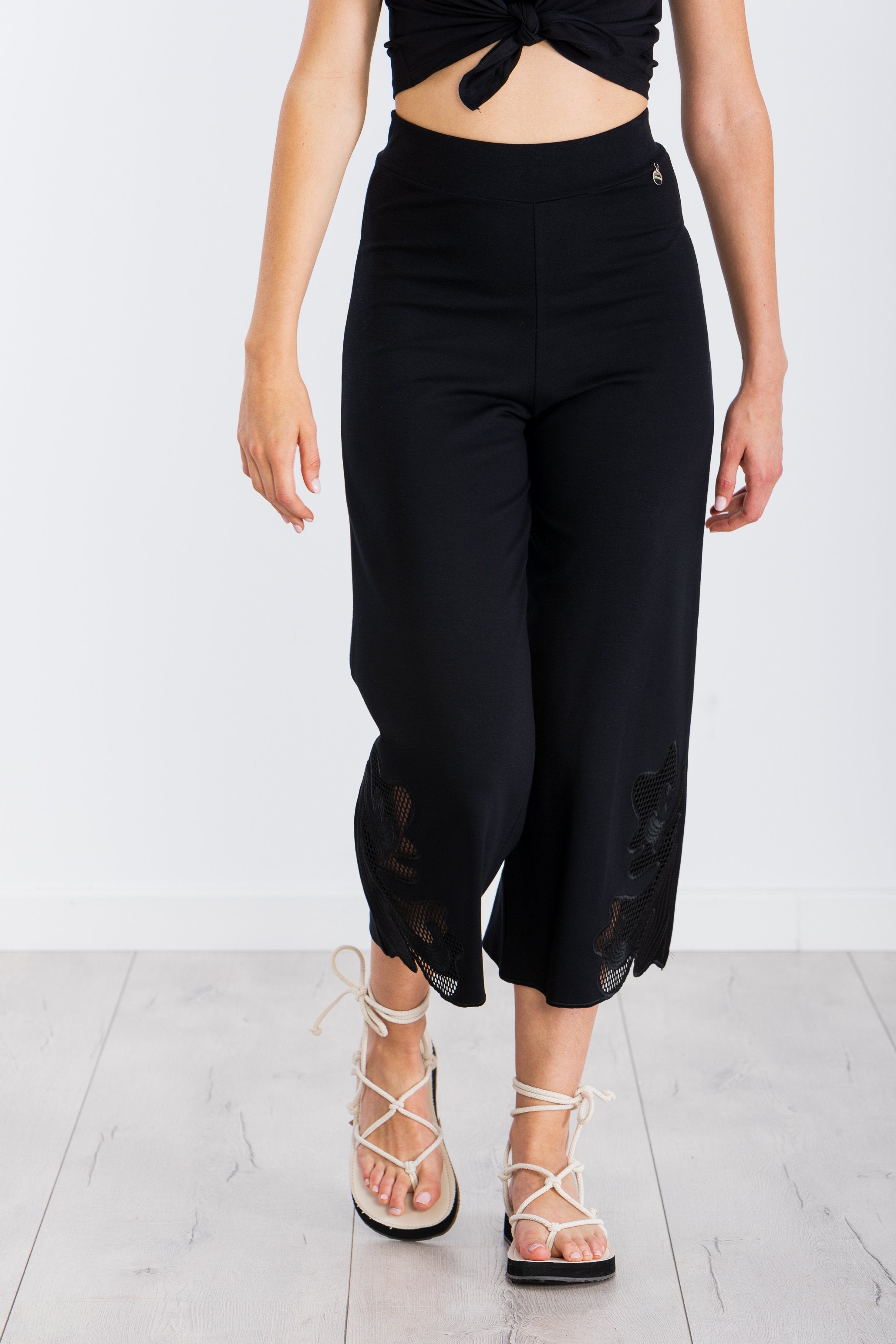 Pantalon negro bordado lateral rejilla LolitasyL - lolitasyl.com