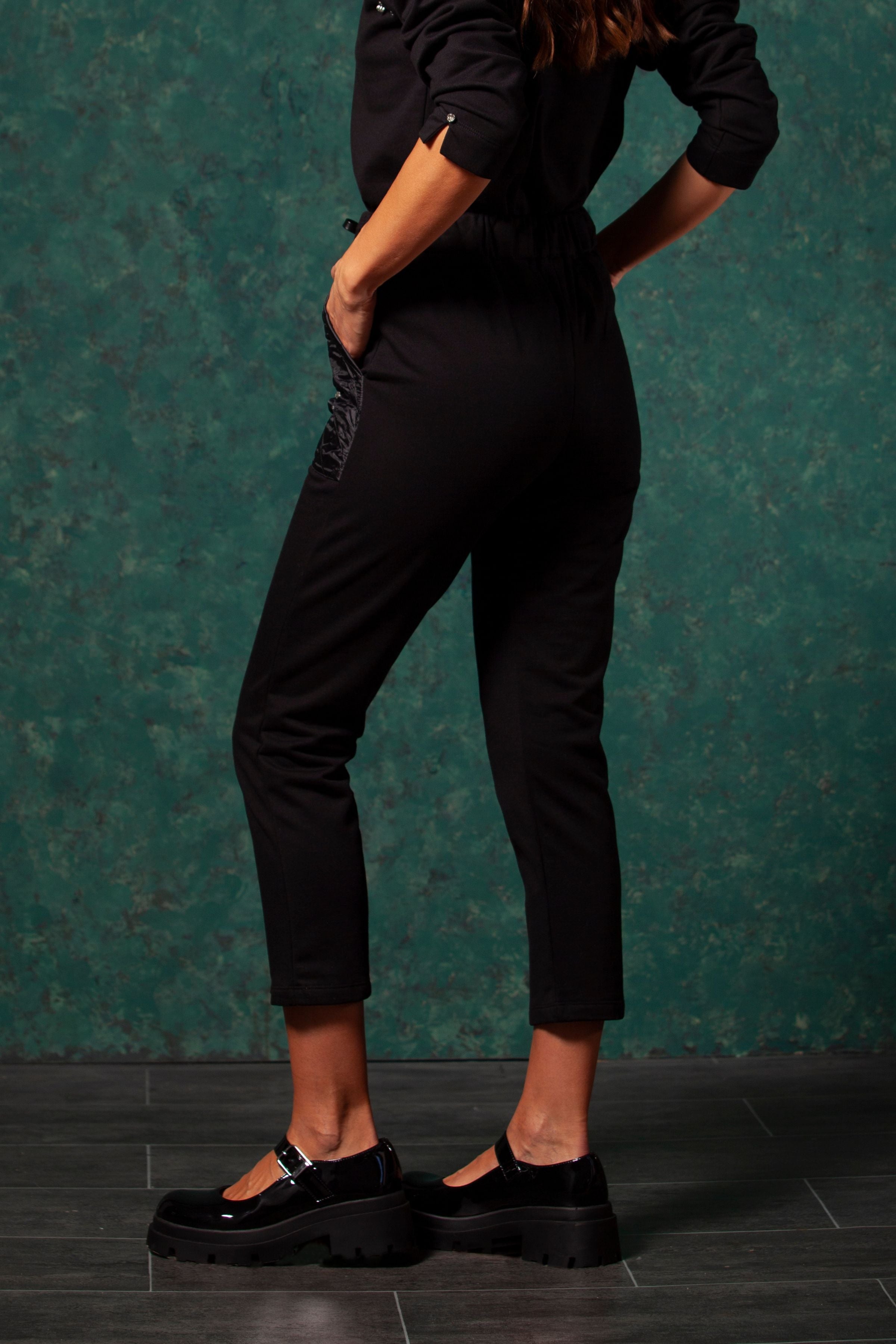 Pantalon negro con bolsillos guata y stras LolitasyL - lolitasyl.com