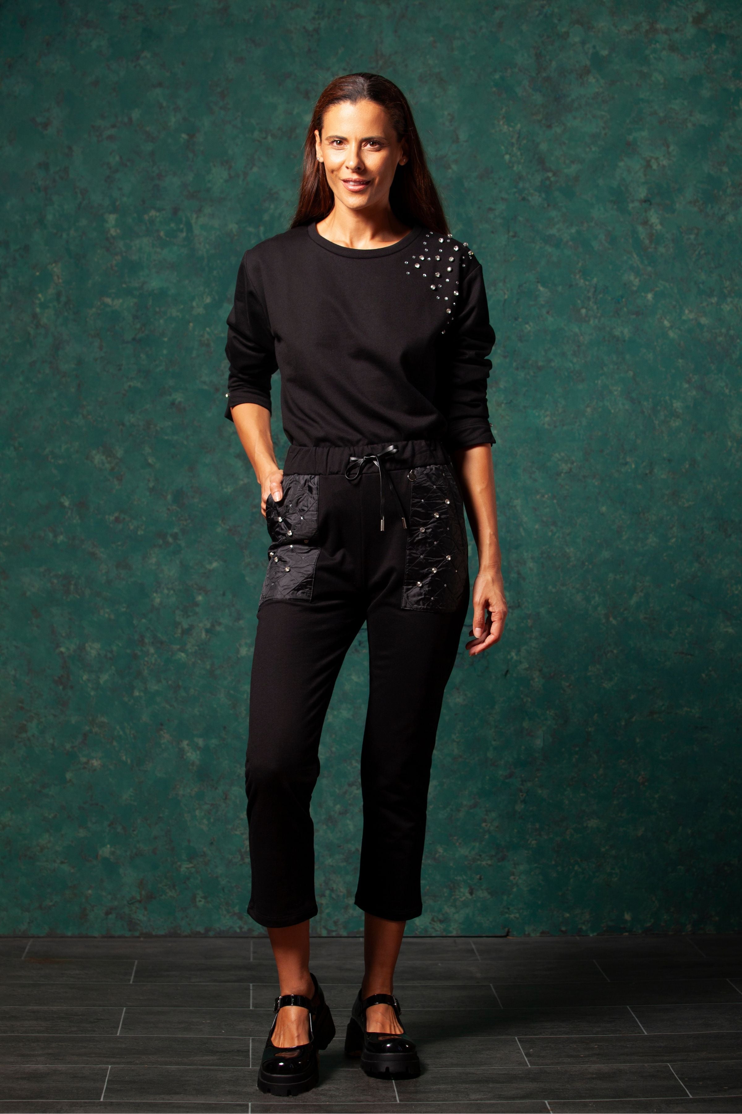 Pantalon negro con bolsillos guata y stras LolitasyL - lolitasyl.com