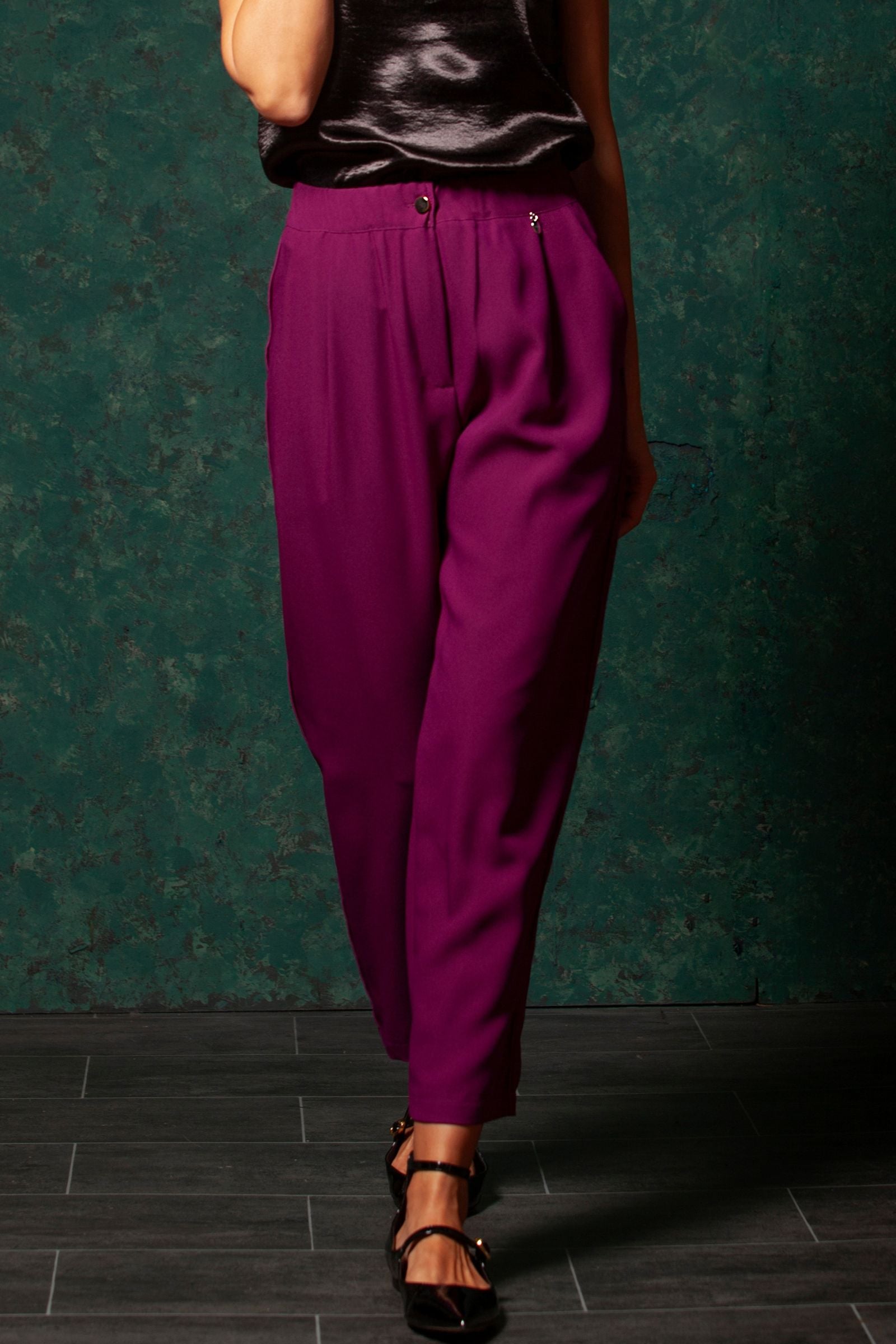 Pantalon orchidea con pinzas y bolsillos LolitasyL - lolitasyl.com