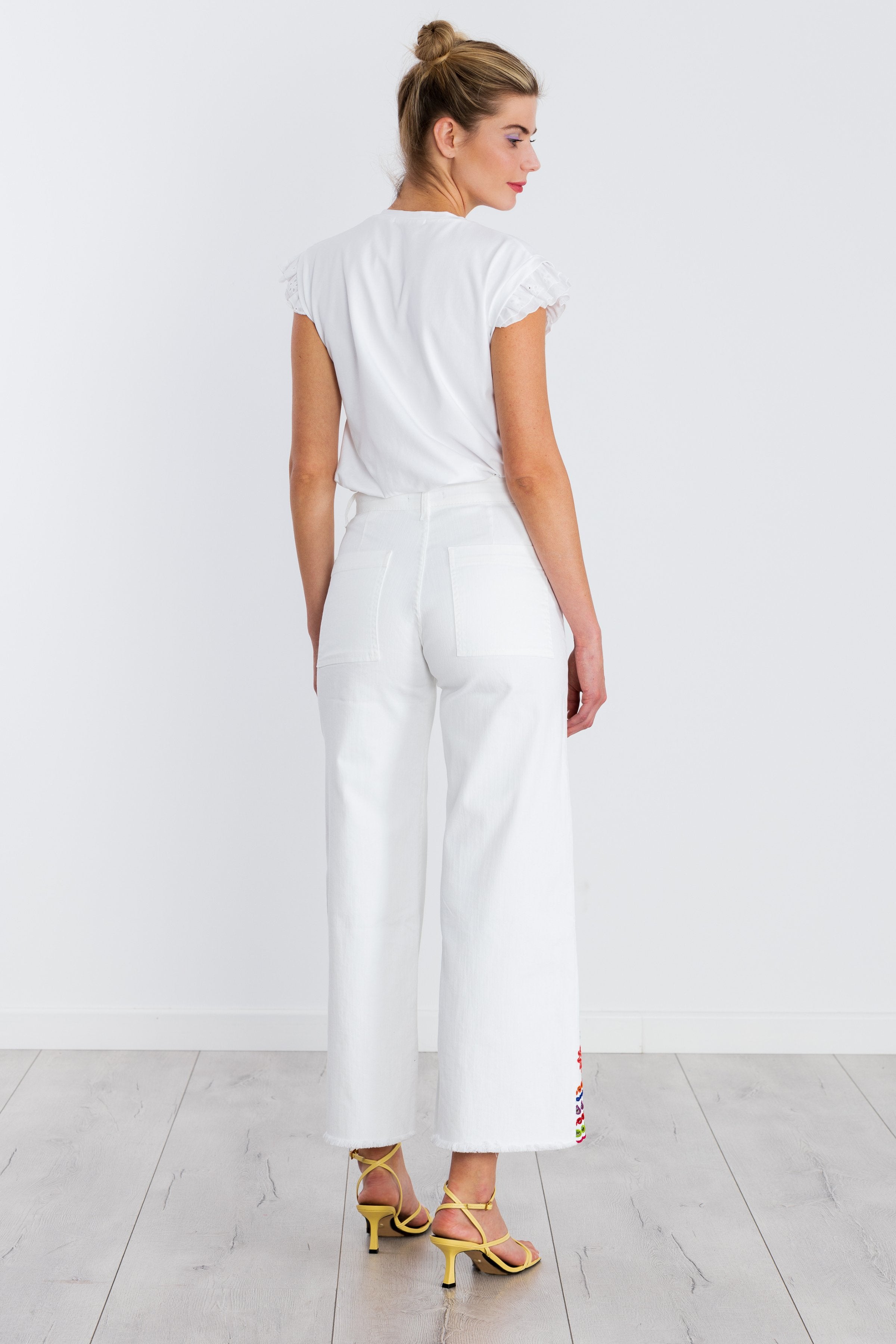 Pantalon vaquero blanco con bordado calado multicolor LolitasyL - lolitasyl.com