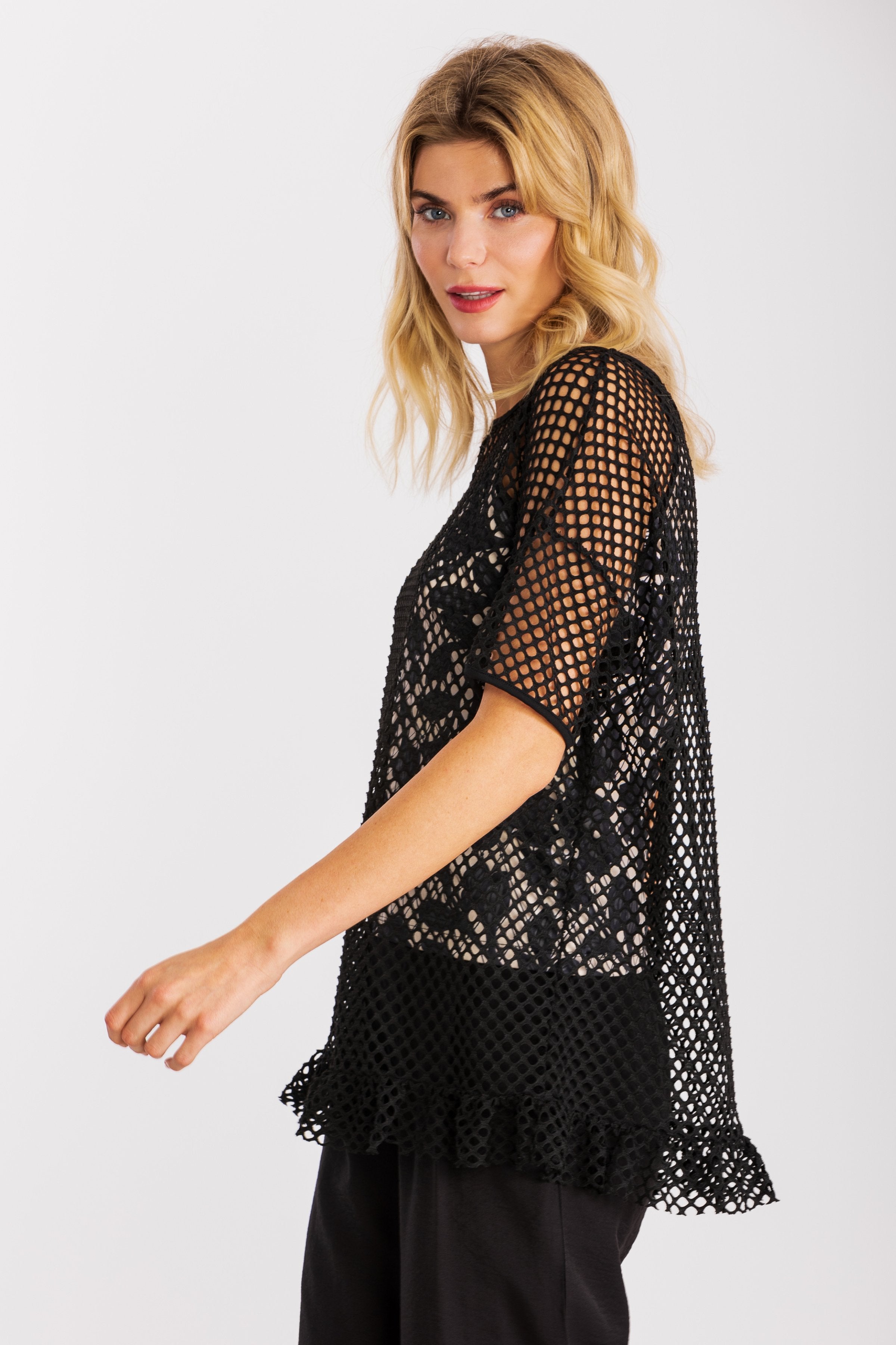 Top tirantes estampado con sobre camiseta en red negra LolitasyL - lolitasyl.com