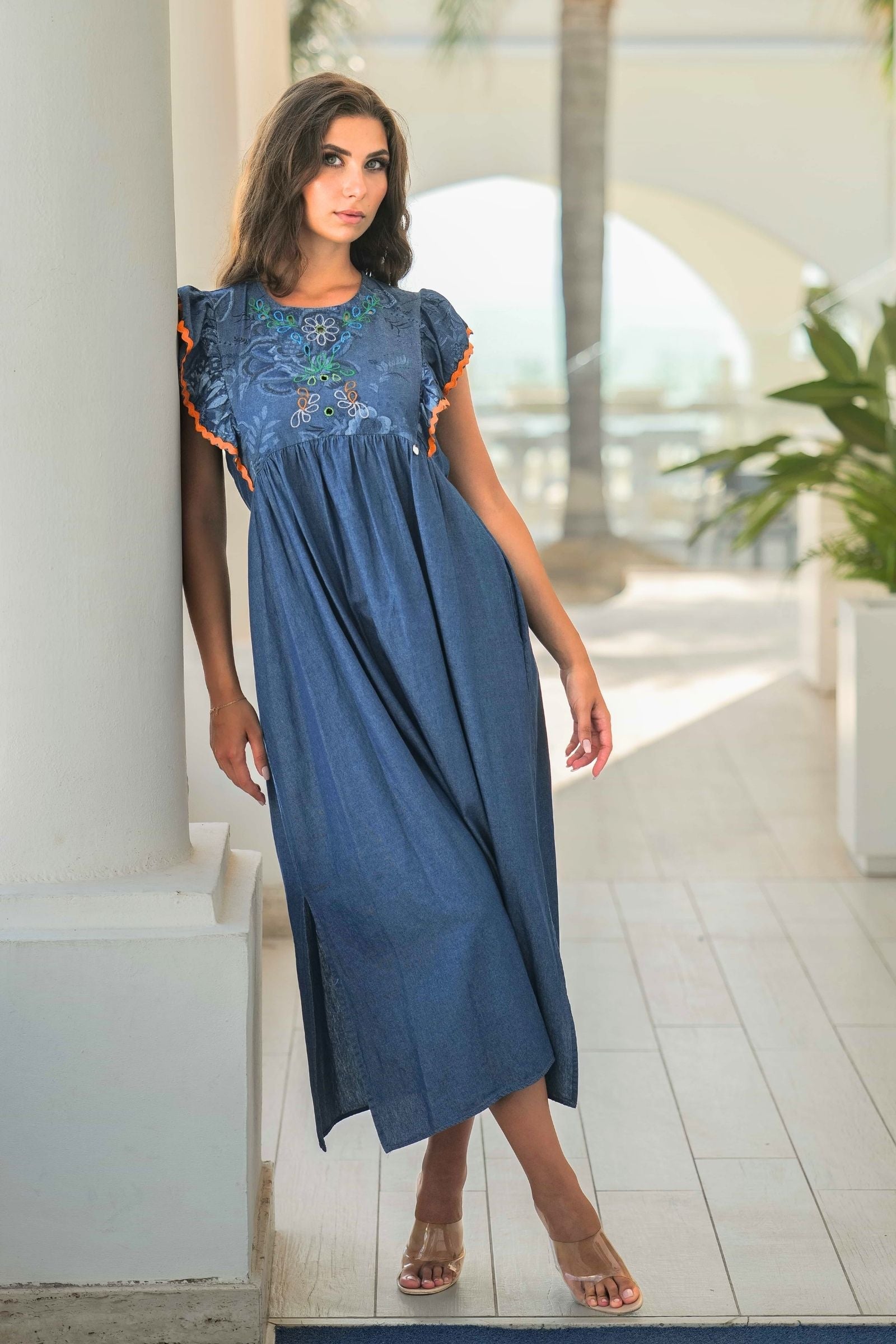 Vestido azul jeans largo con bordado y estampado flores LolitasyL - lolitasyl.com