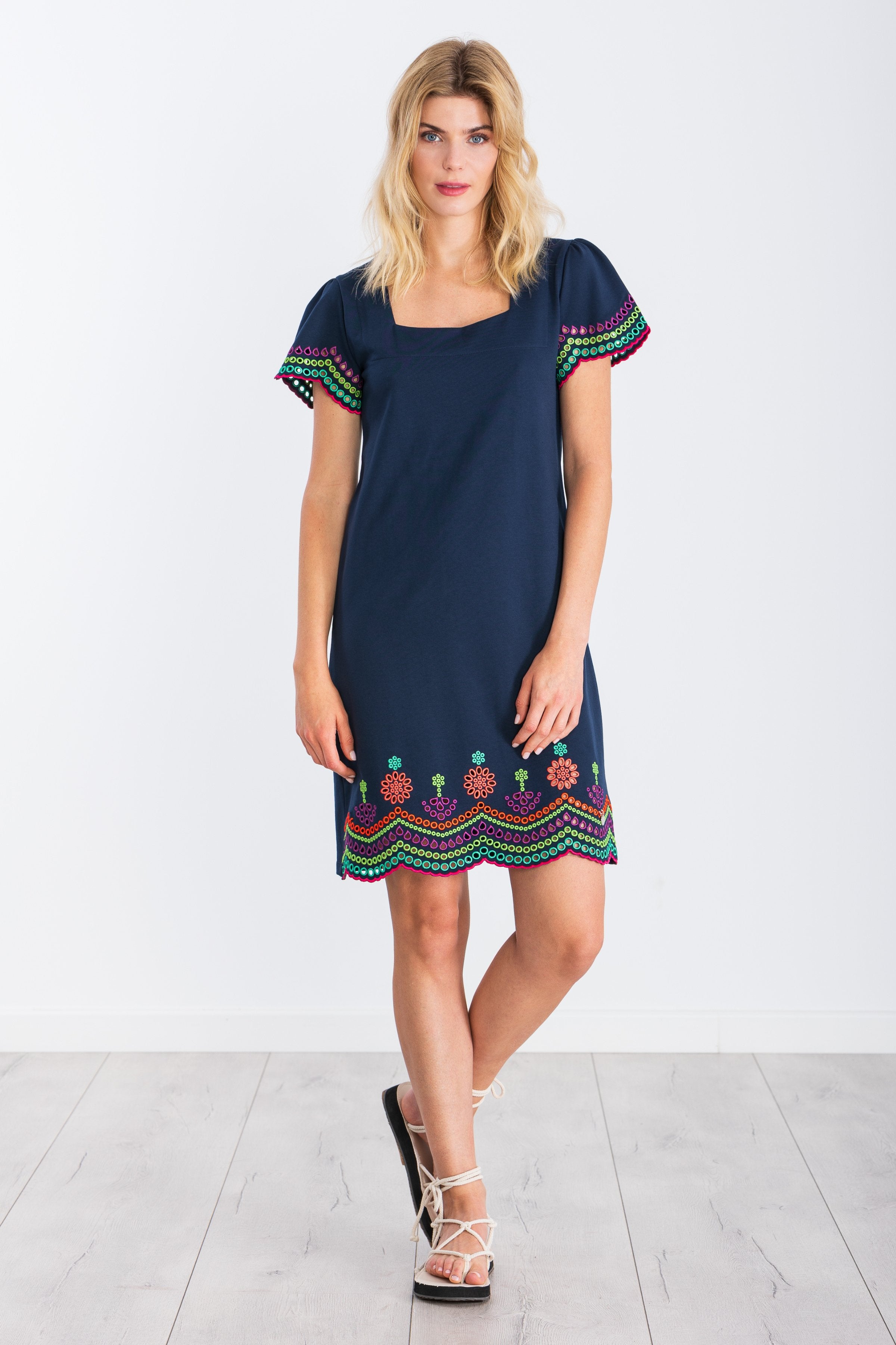 Vestido azul marino corto con bordado multicolor LolitasyL - lolitasyl.com