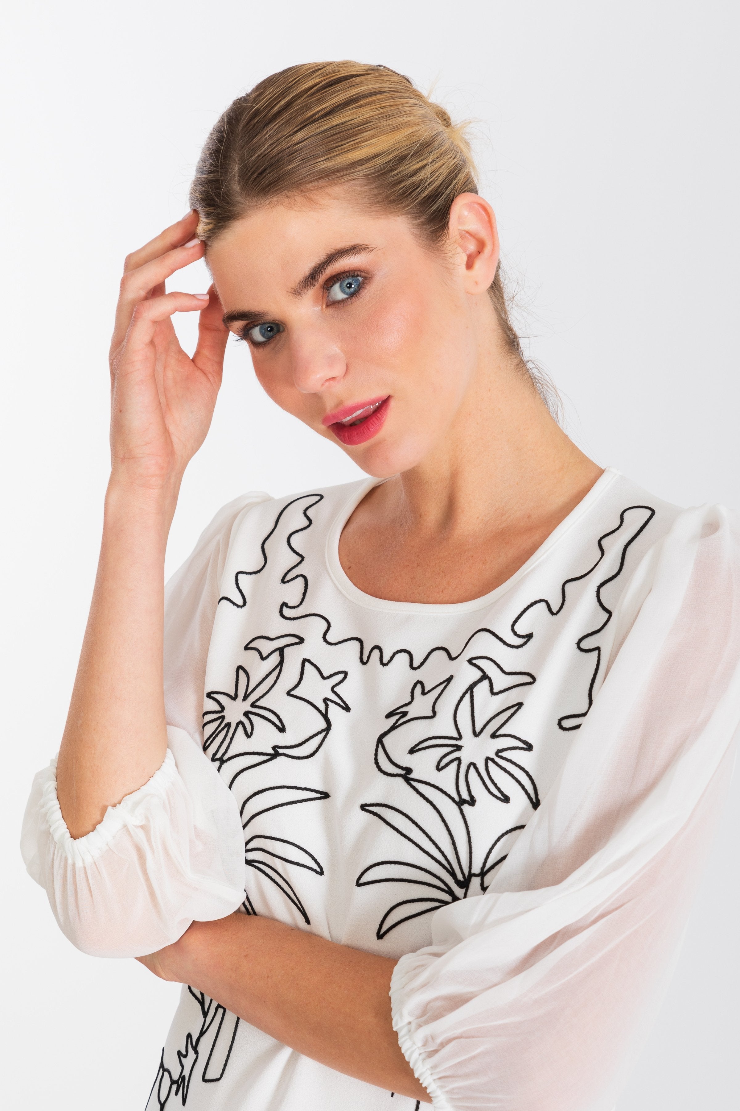 Vestido blanco corto bordado contraste de palmeras LolitasyL - lolitasyl.com