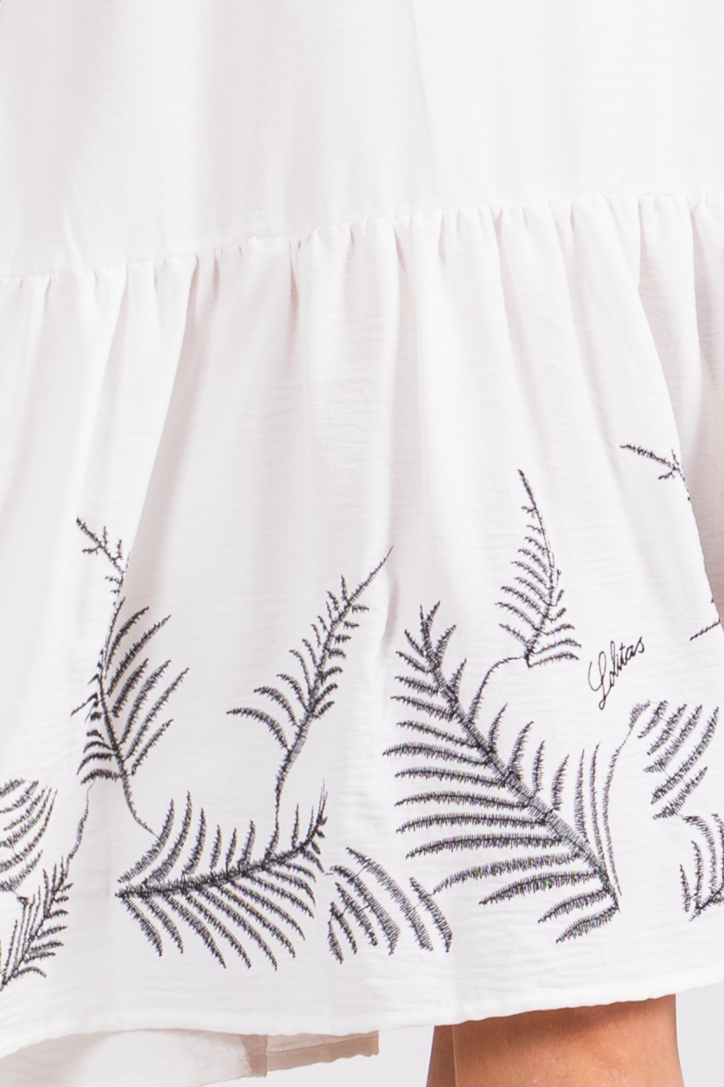 Vestido blanco corto con bordado ramillete LolitasyL - lolitasyl.com