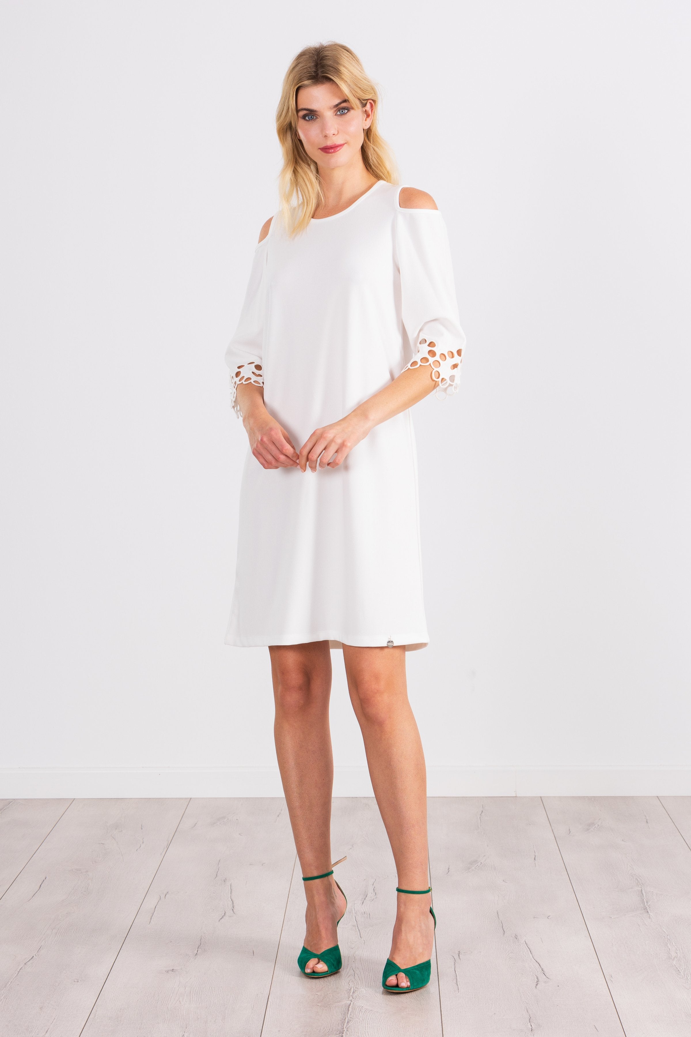 Vestido blanco corto suelto con hombro desubierto LolitasyL - lolitasyl.com