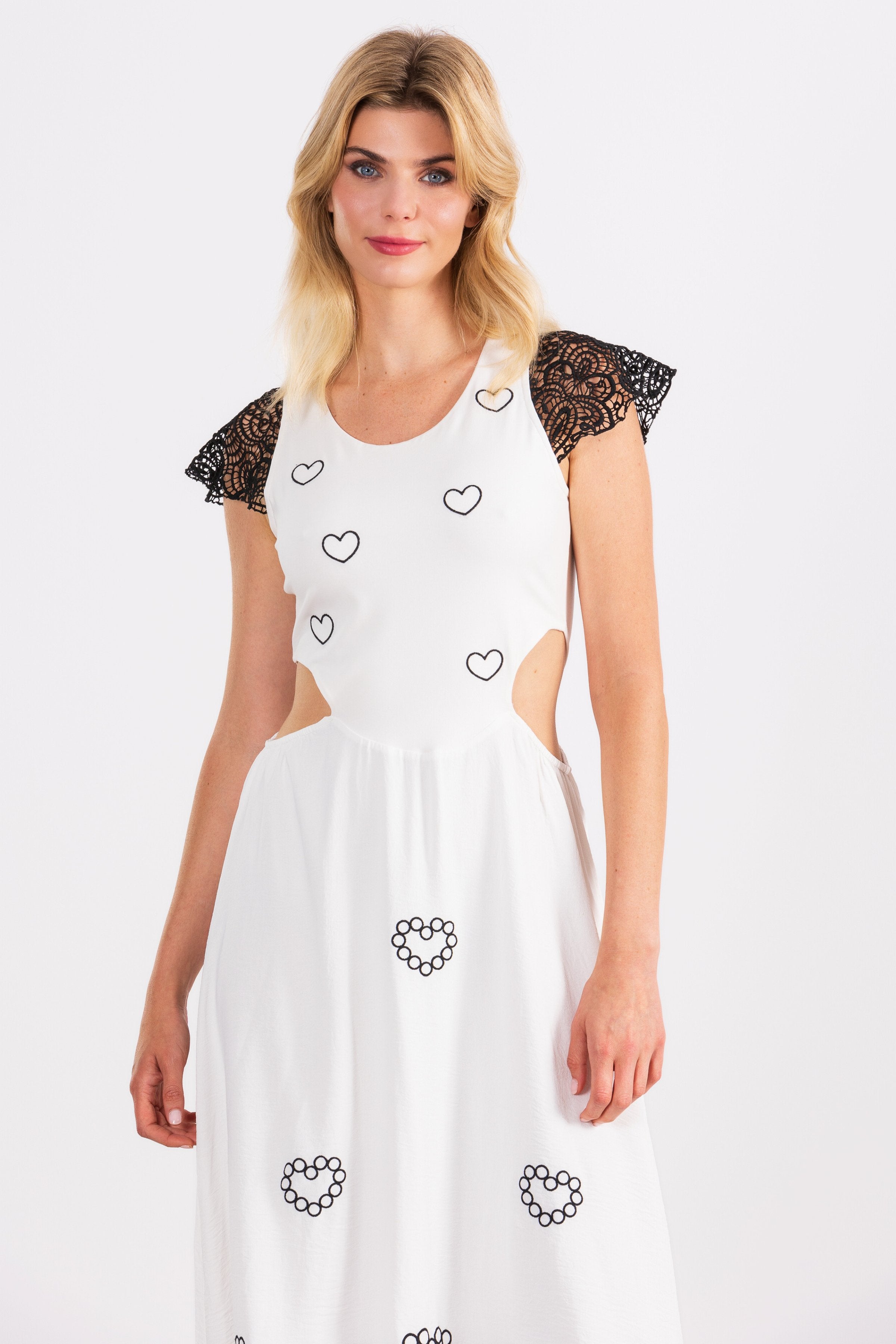 Vestido blanco largo bordado corazones con mangas de grogre LolitasyL - lolitasyl.com