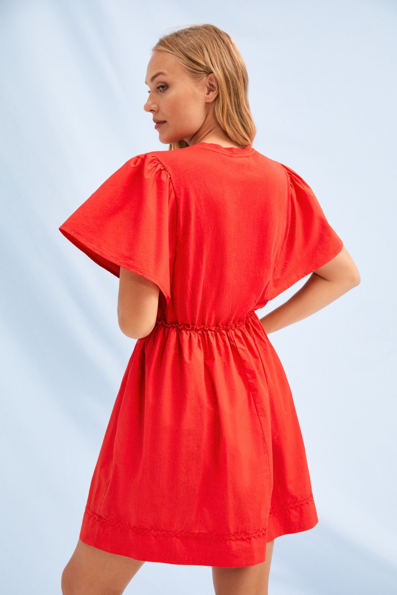 Vestido coral corto escote pico con goma en la cintura Lolitas&L - lolitasyl.com