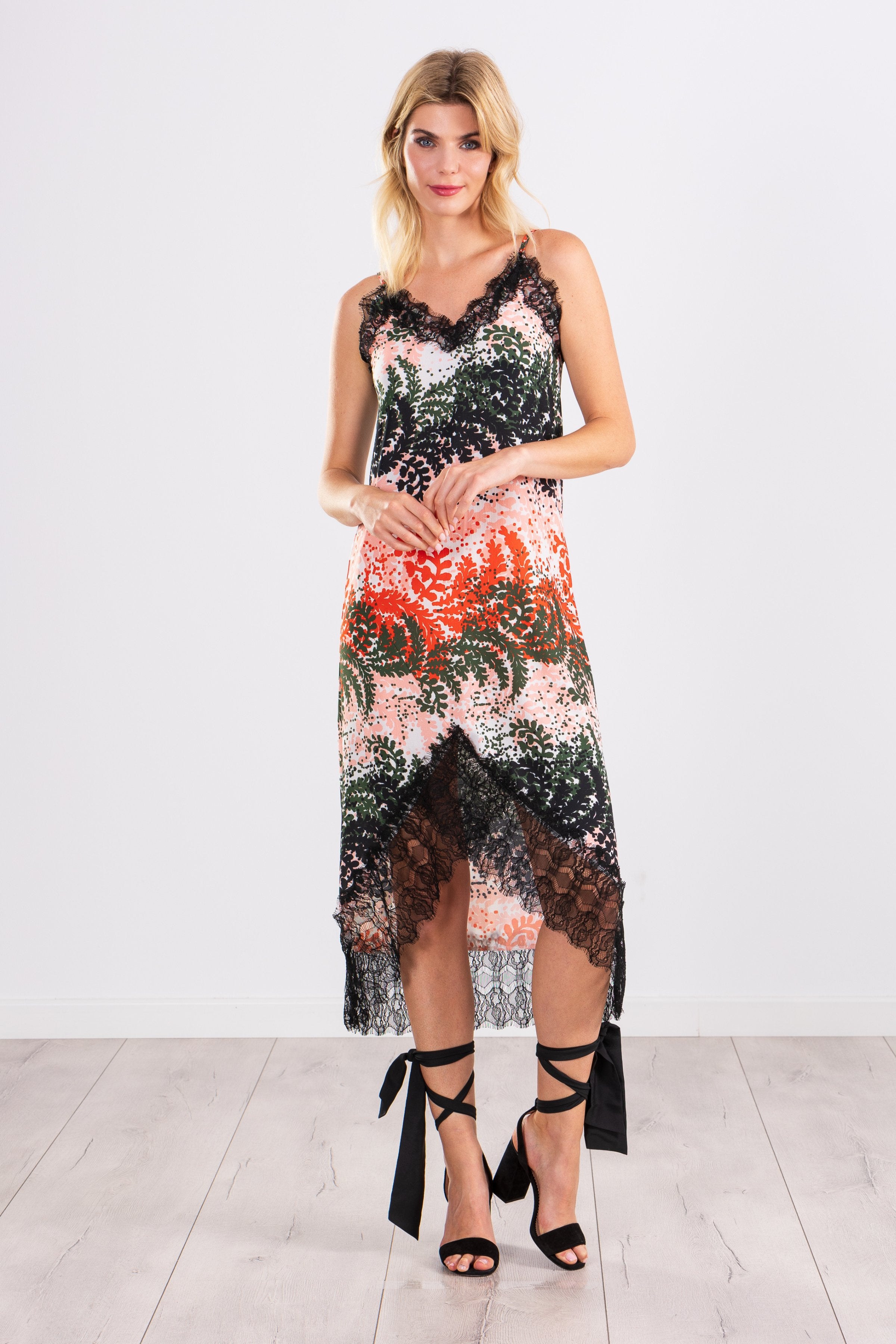 Vestido estampado leaves largo de tirantes con puntilla LolitasyL - lolitasyl.com