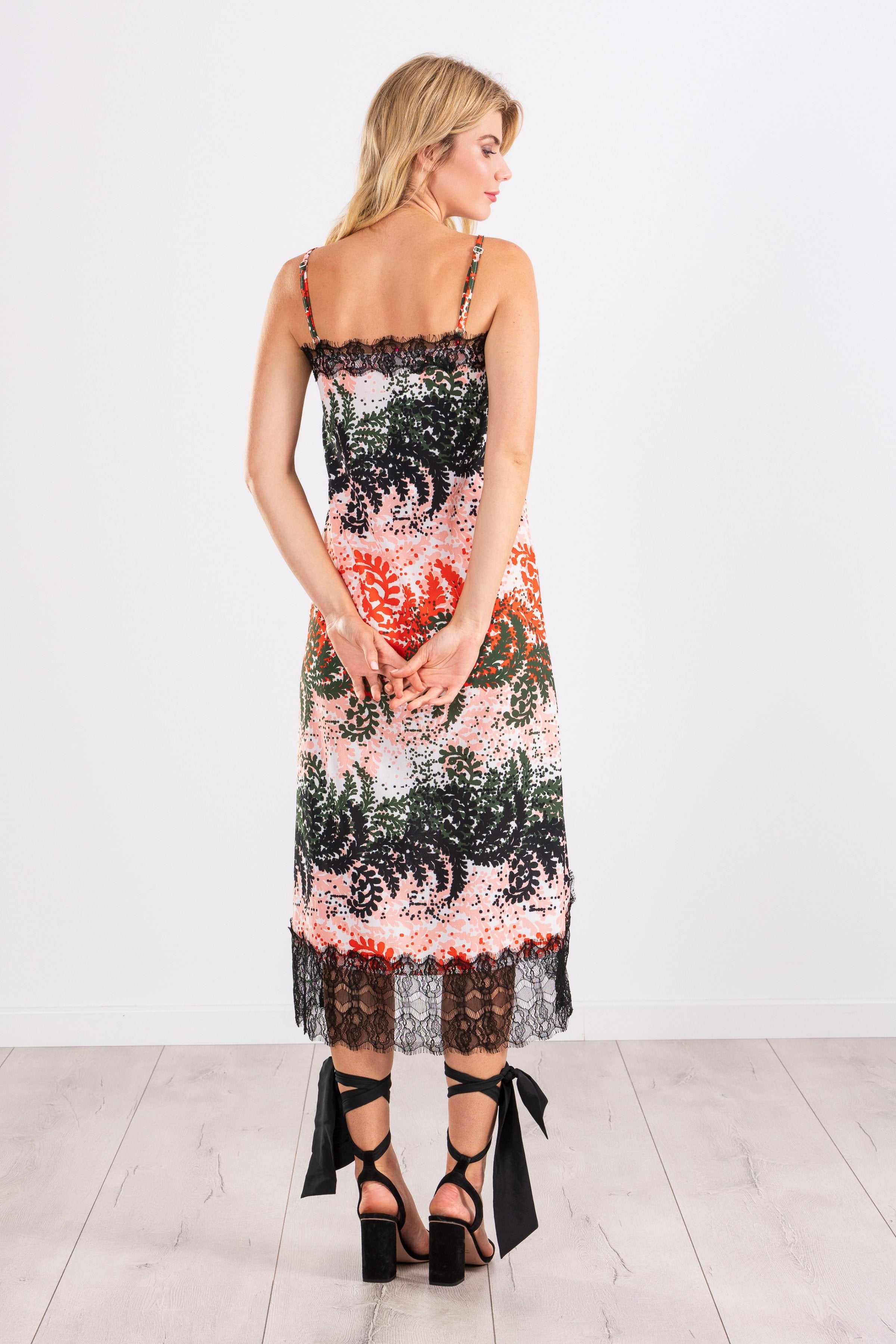 Vestido estampado leaves largo de tirantes con puntilla LolitasyL - lolitasyl.com