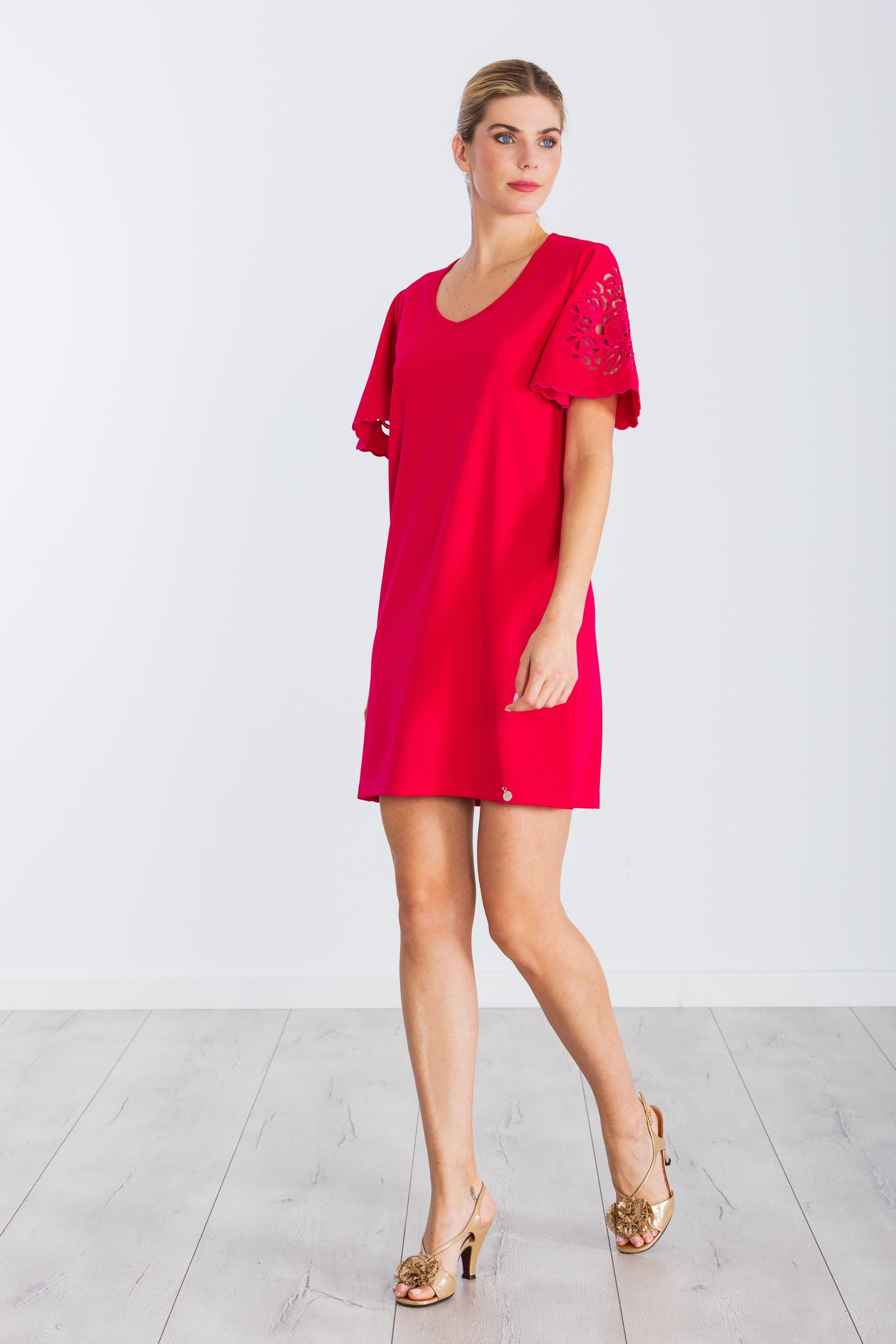 Vestido Fucsia corto con bordado en manga al codo LolitasyL - lolitasyl.com