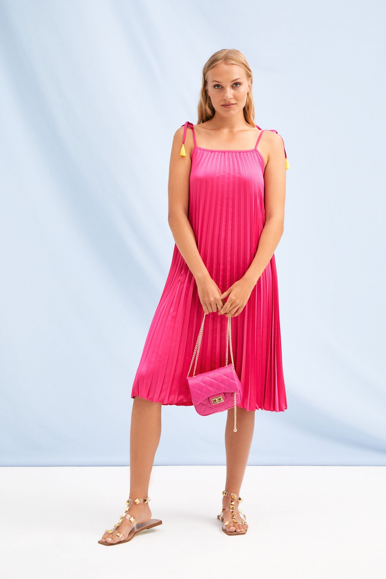 Vestido fucsia corto de tirantes plisado Lolitas&L - lolitasyl.com