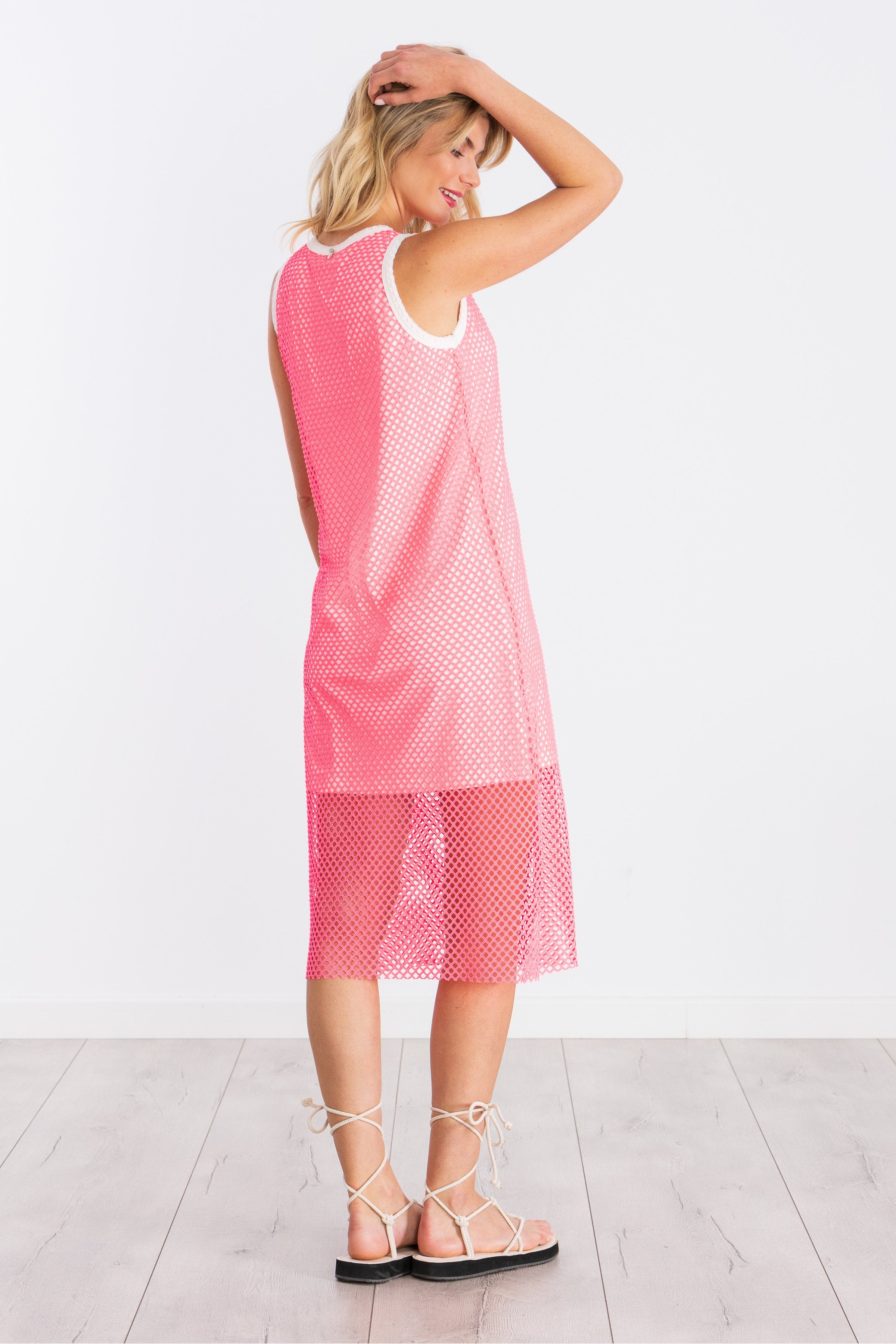 Vestido fucsia en red de tirantes LolitasyL - lolitasyl.com