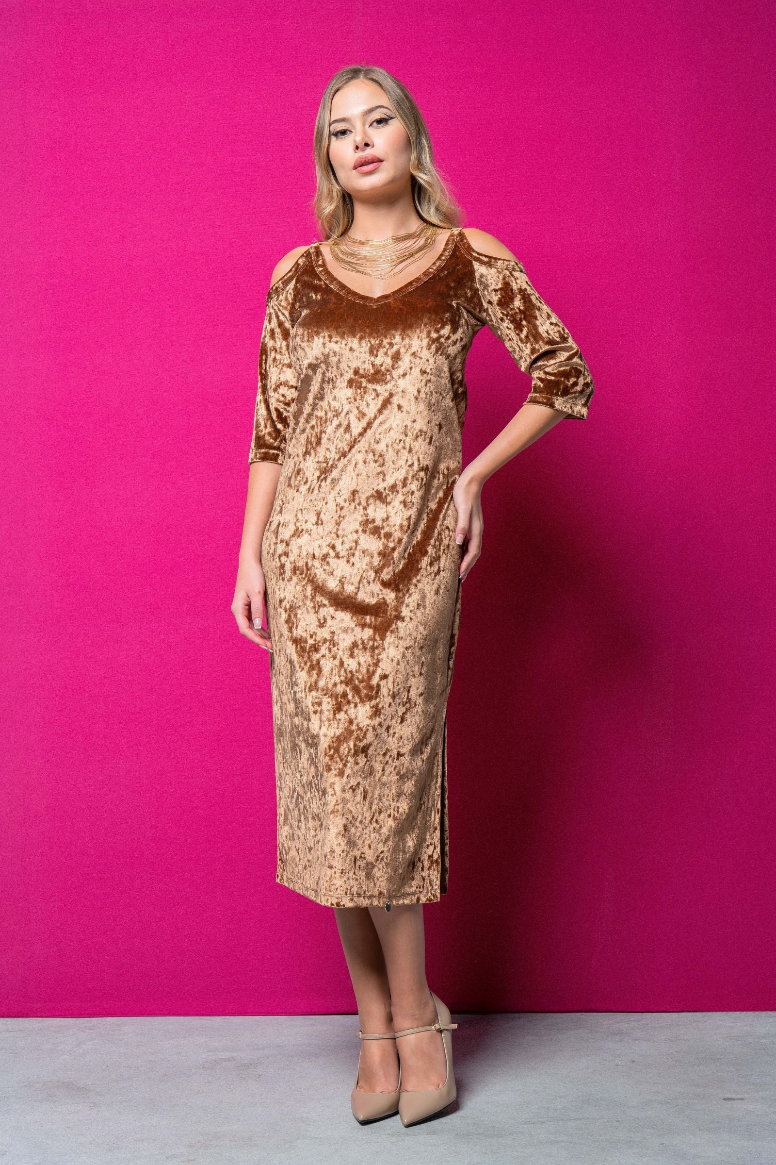 Vestido gold largo terciopelo hombro descubierto LolitasyL - lolitasyl.com