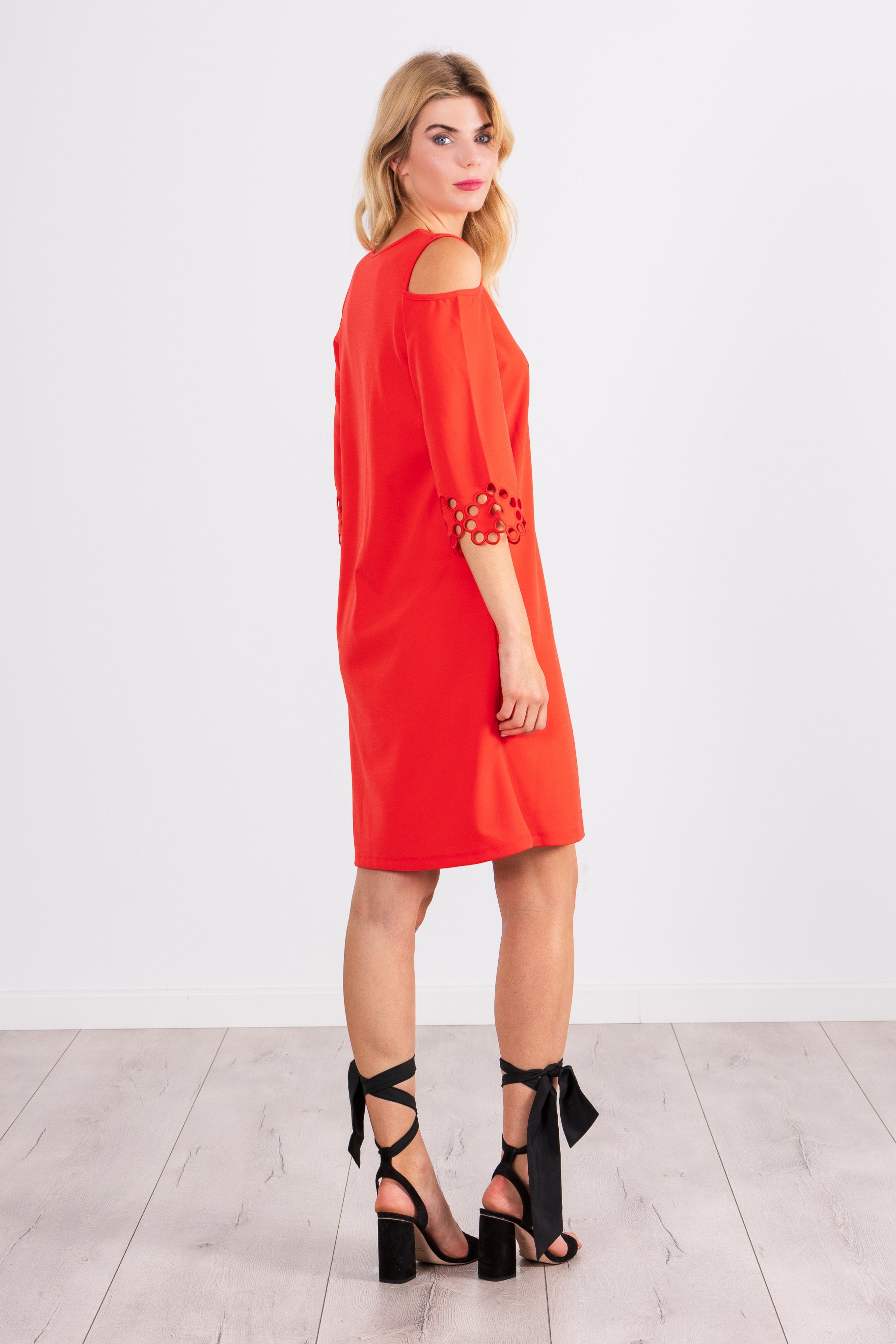 Vestido lampone corto suelto con hombro desubierto LolitasyL - lolitasyl.com