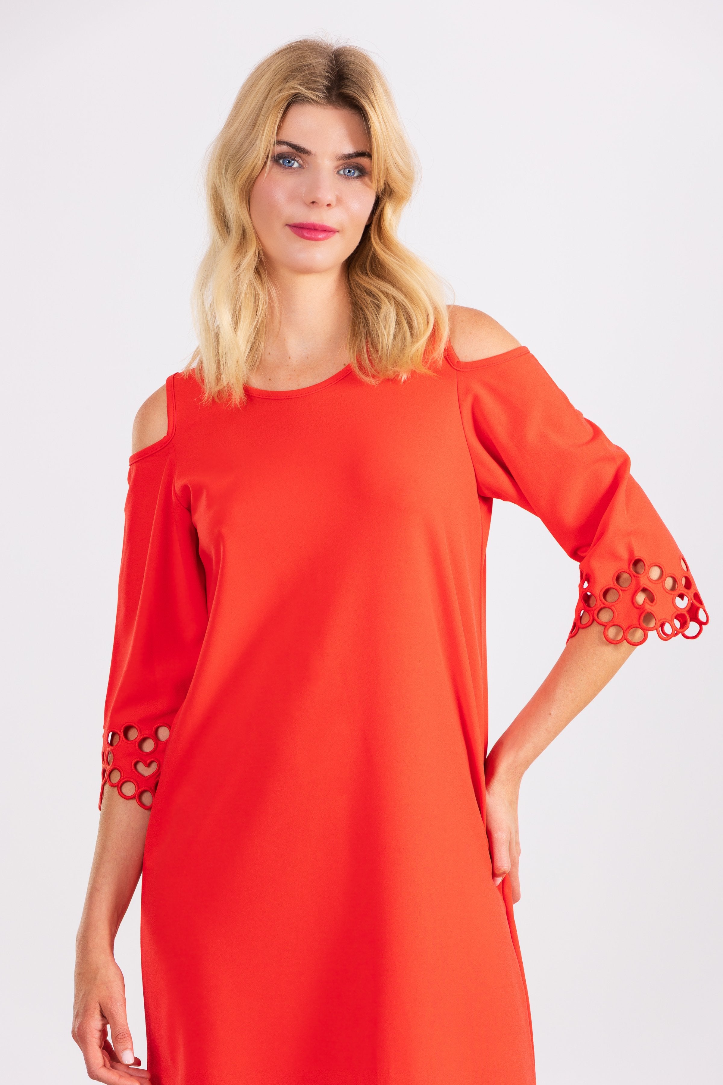 Vestido lampone corto suelto con hombro desubierto LolitasyL - lolitasyl.com