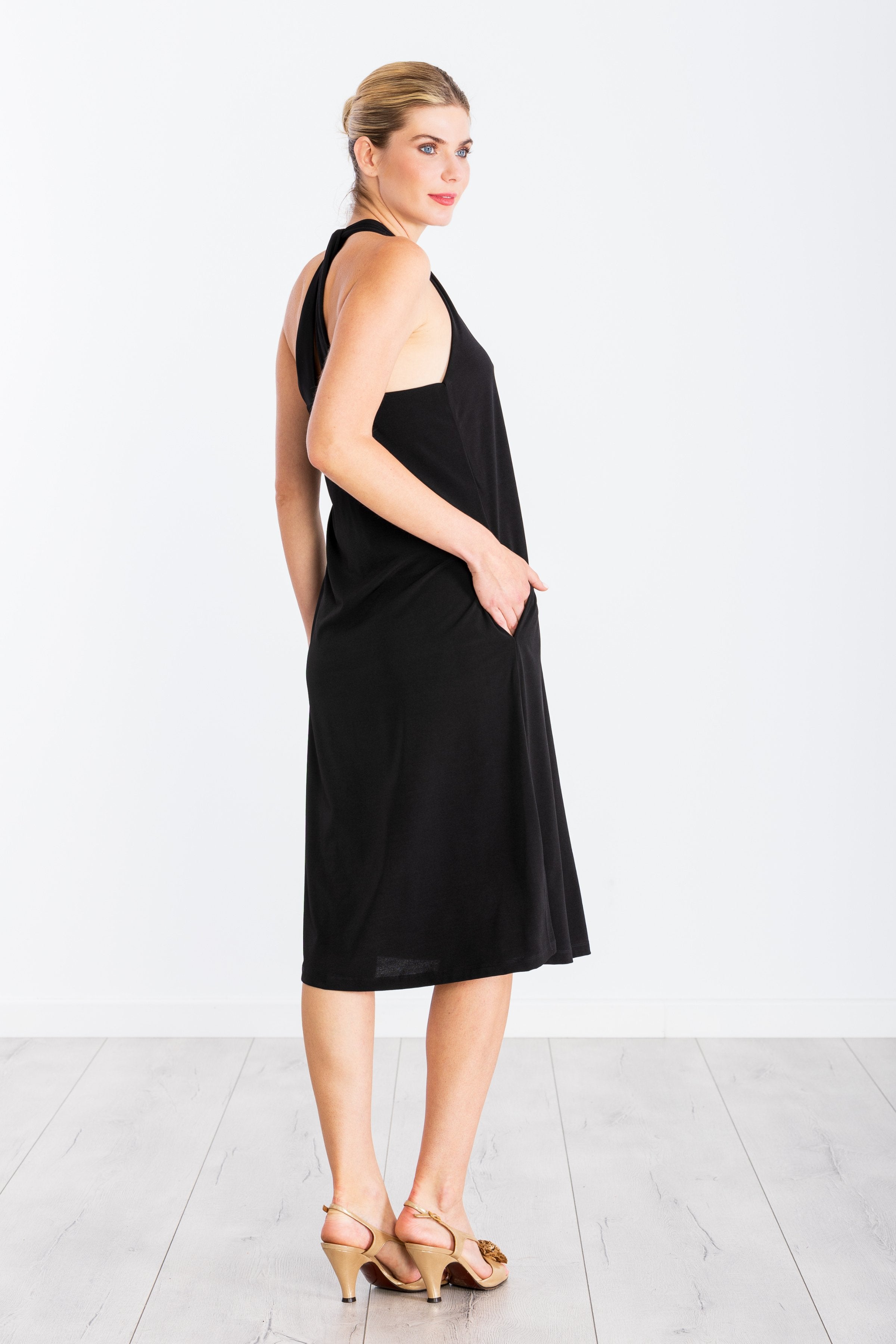 Vestido negro largo atado al cuello LolitasyL - lolitasyl.com