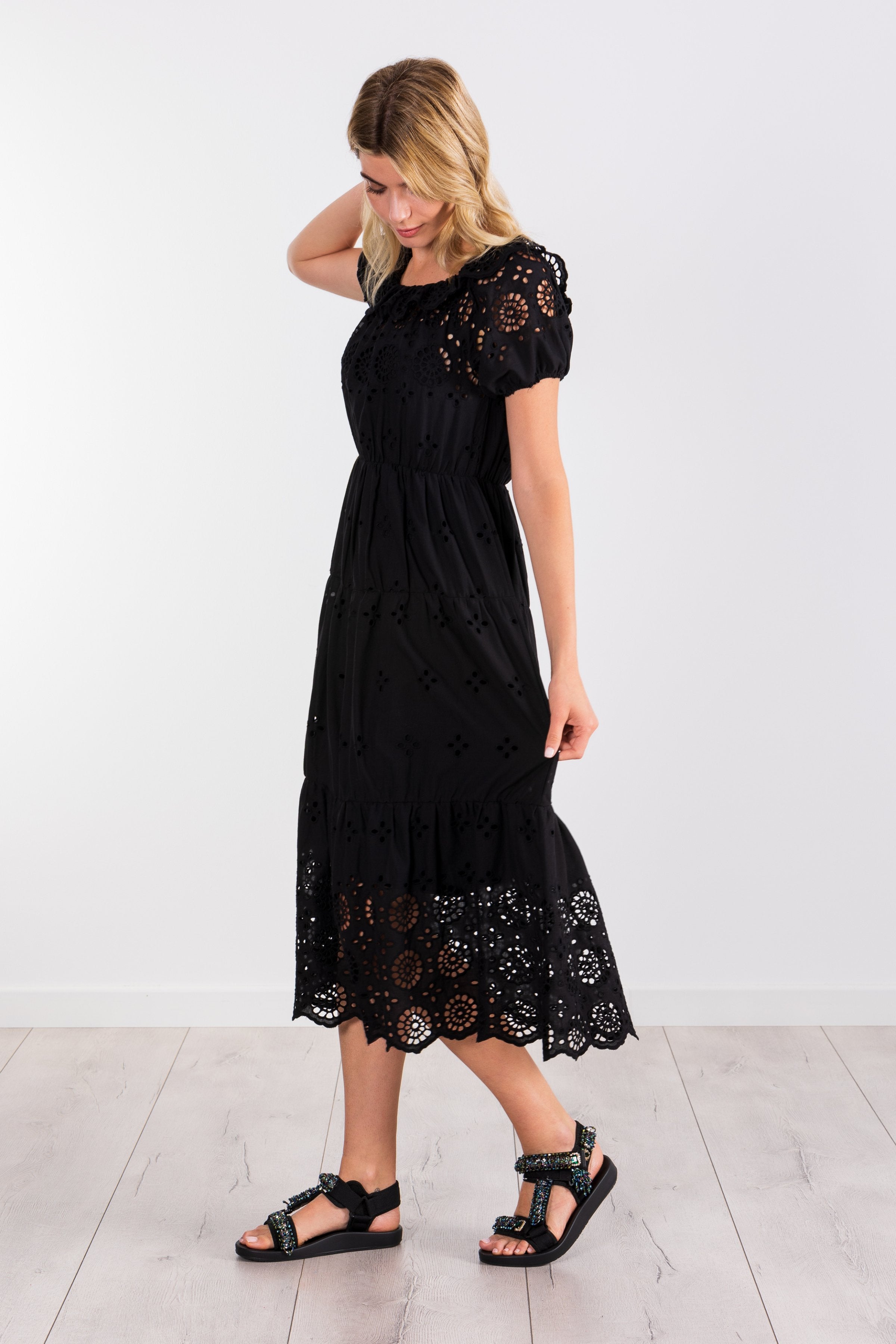 Vestido negro largo con bordado ingles LolitasyL - lolitasyl.com