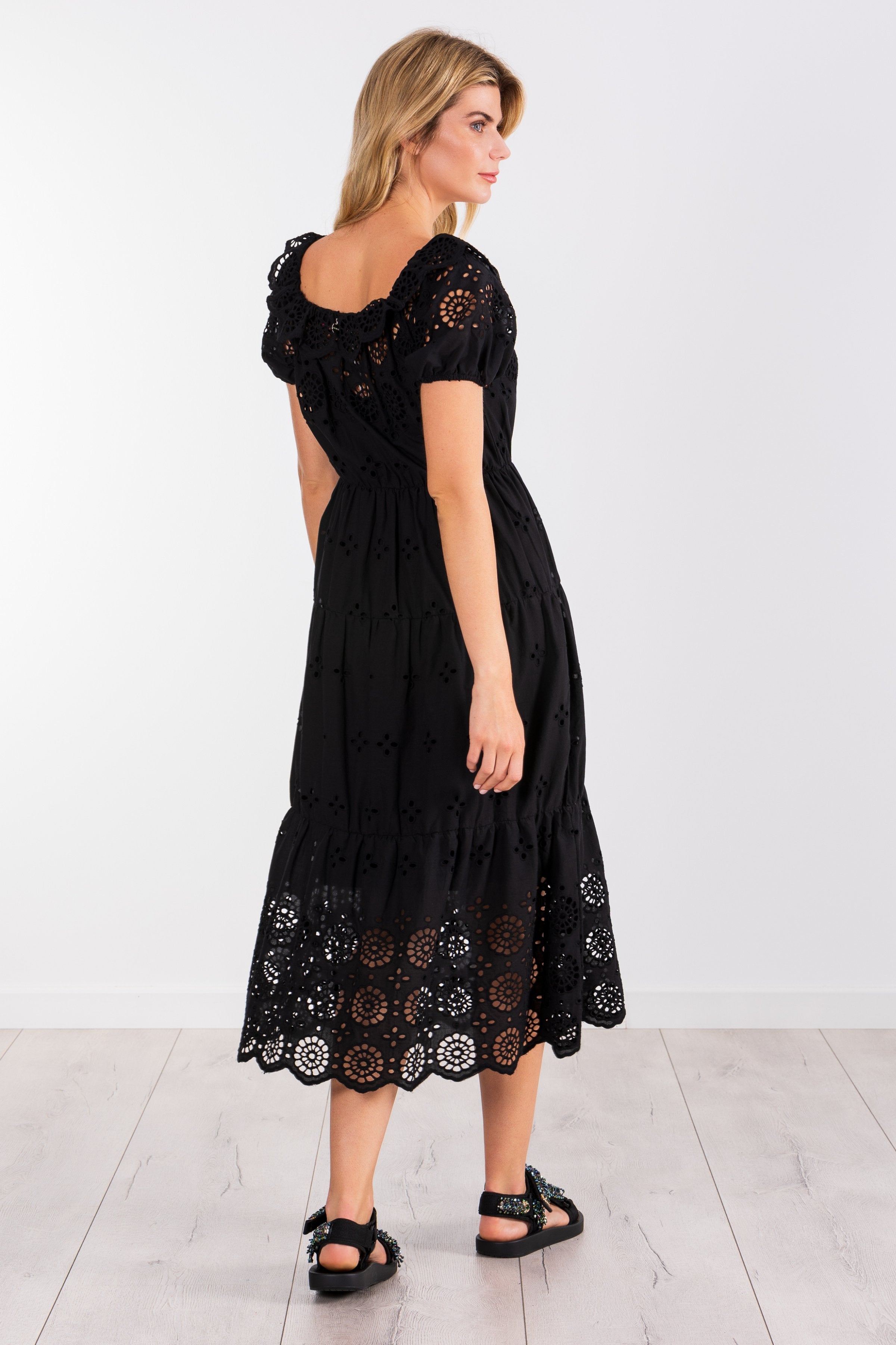 Vestido negro largo con bordado ingles LolitasyL - lolitasyl.com