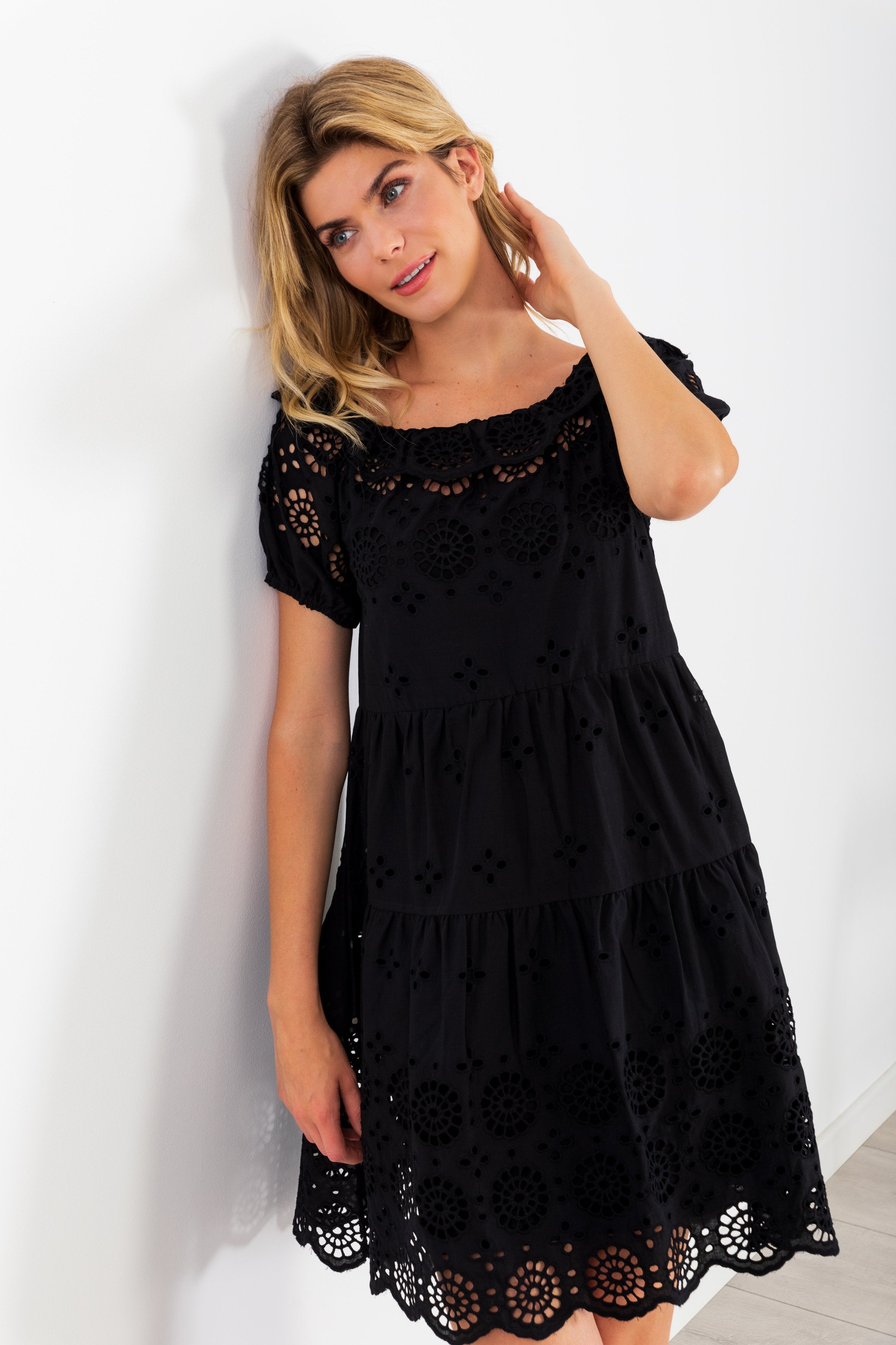 Vestido negro largo con bordado ingles LolitasyL - lolitasyl.com