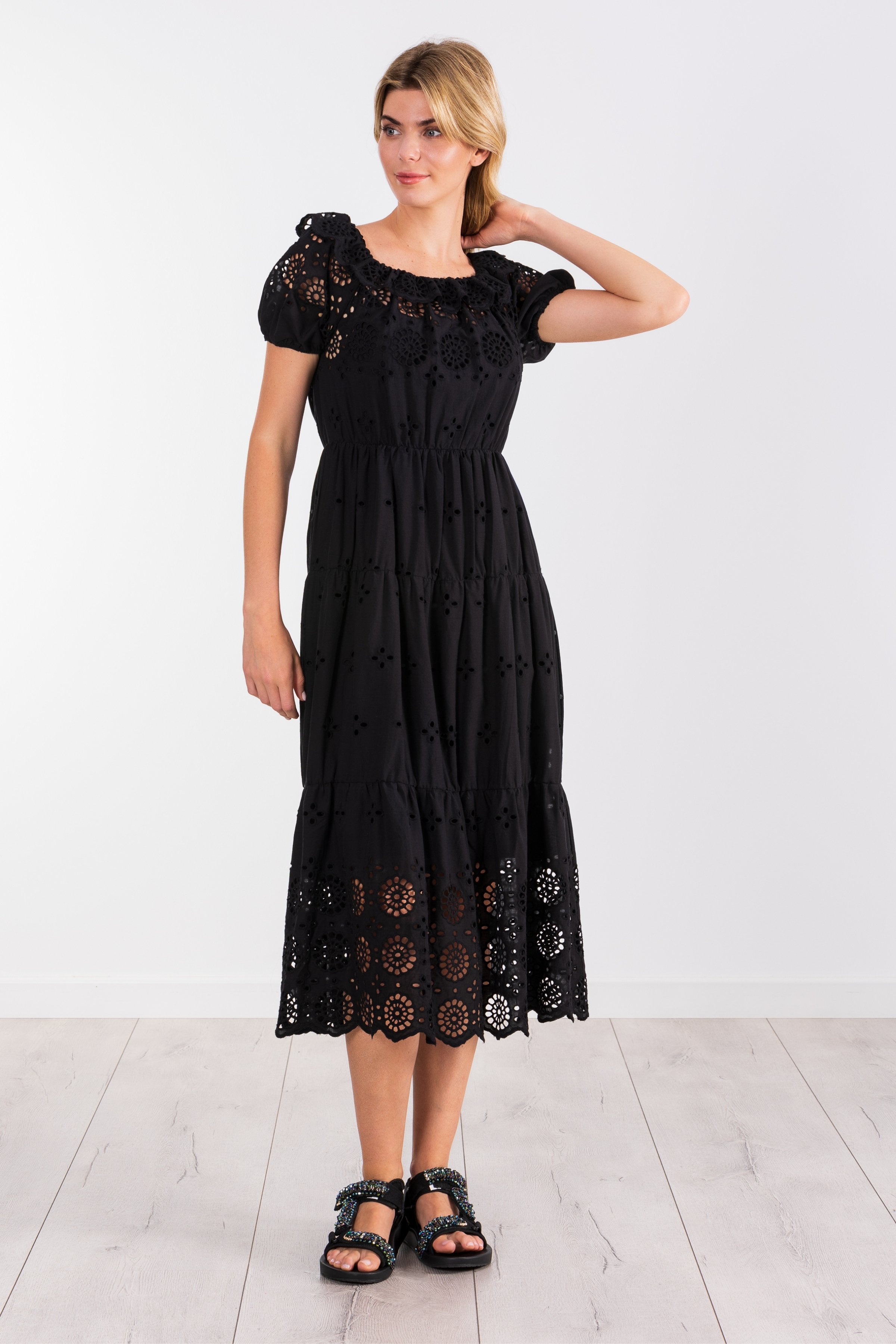 Vestido negro largo con bordado ingles LolitasyL - lolitasyl.com