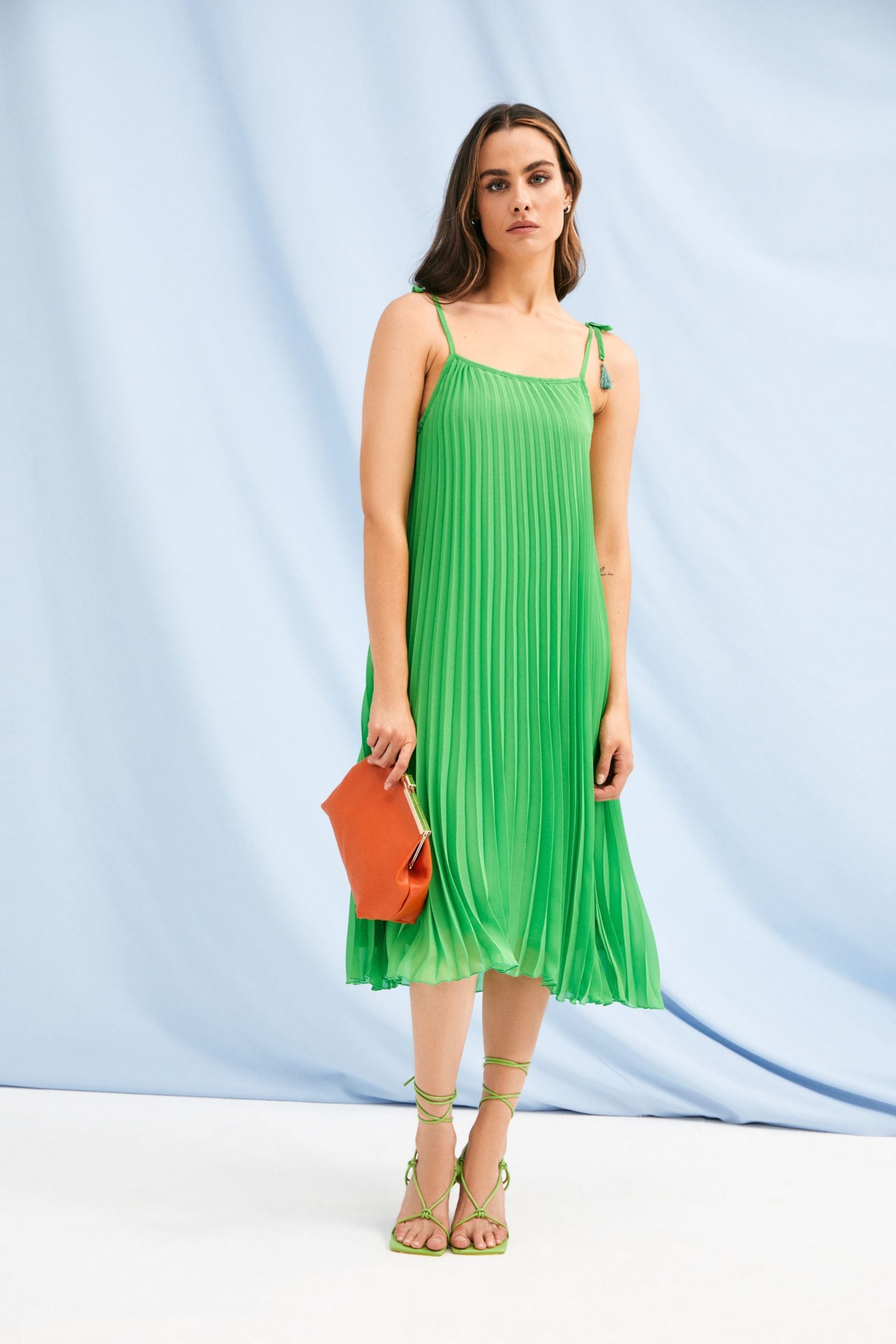 Vestido verde plisado de tirantes LolitasyL - lolitasyl.com