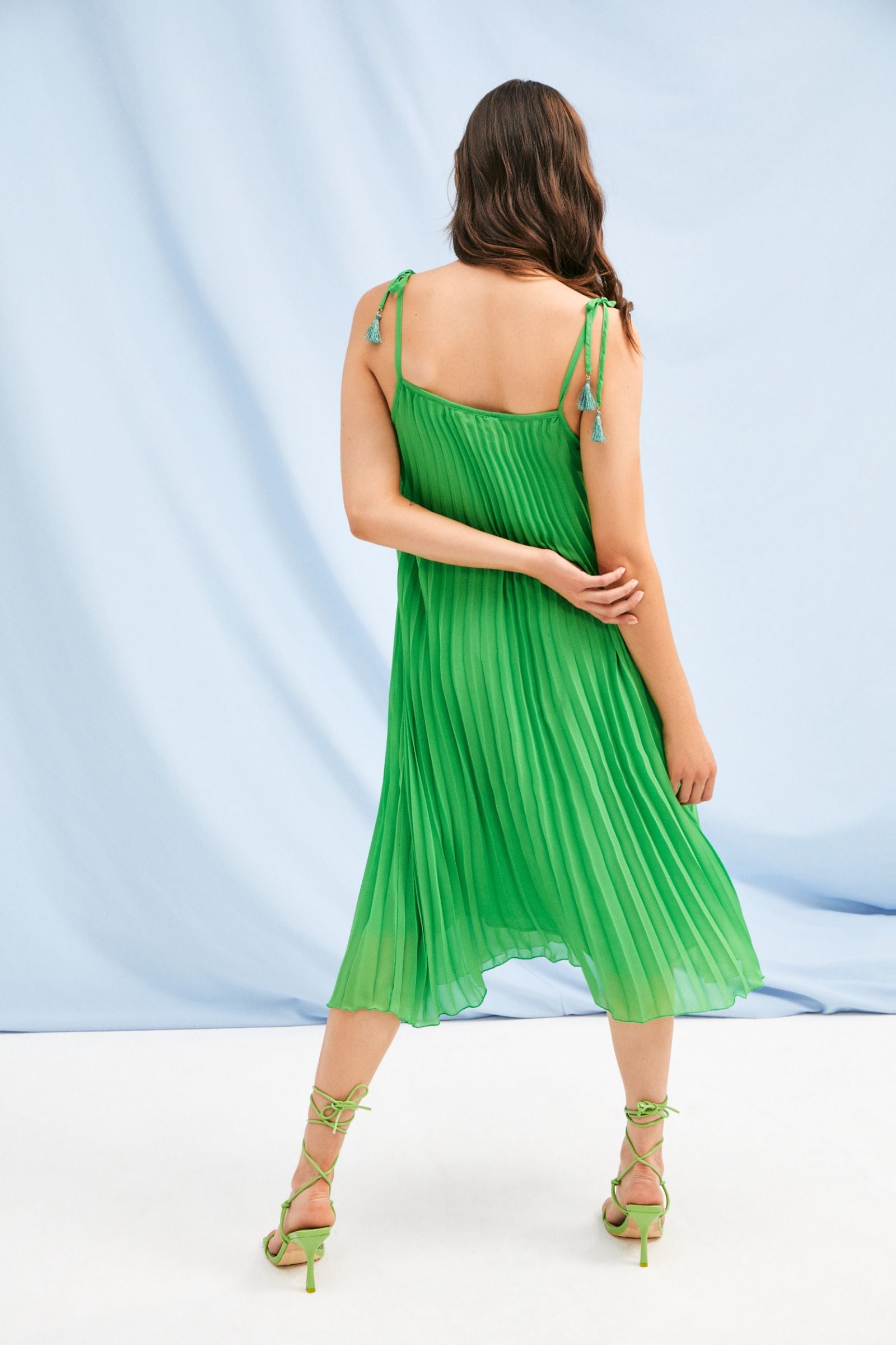 Vestido verde plisado de tirantes LolitasyL - lolitasyl.com