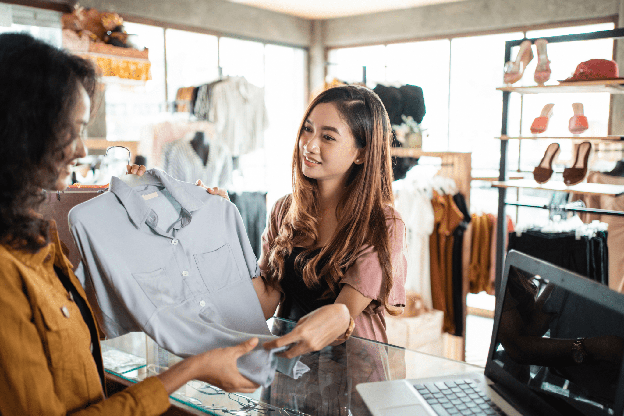 Cómo evaluar la calidad de una prenda preloved antes de comprar - Lolitas&L