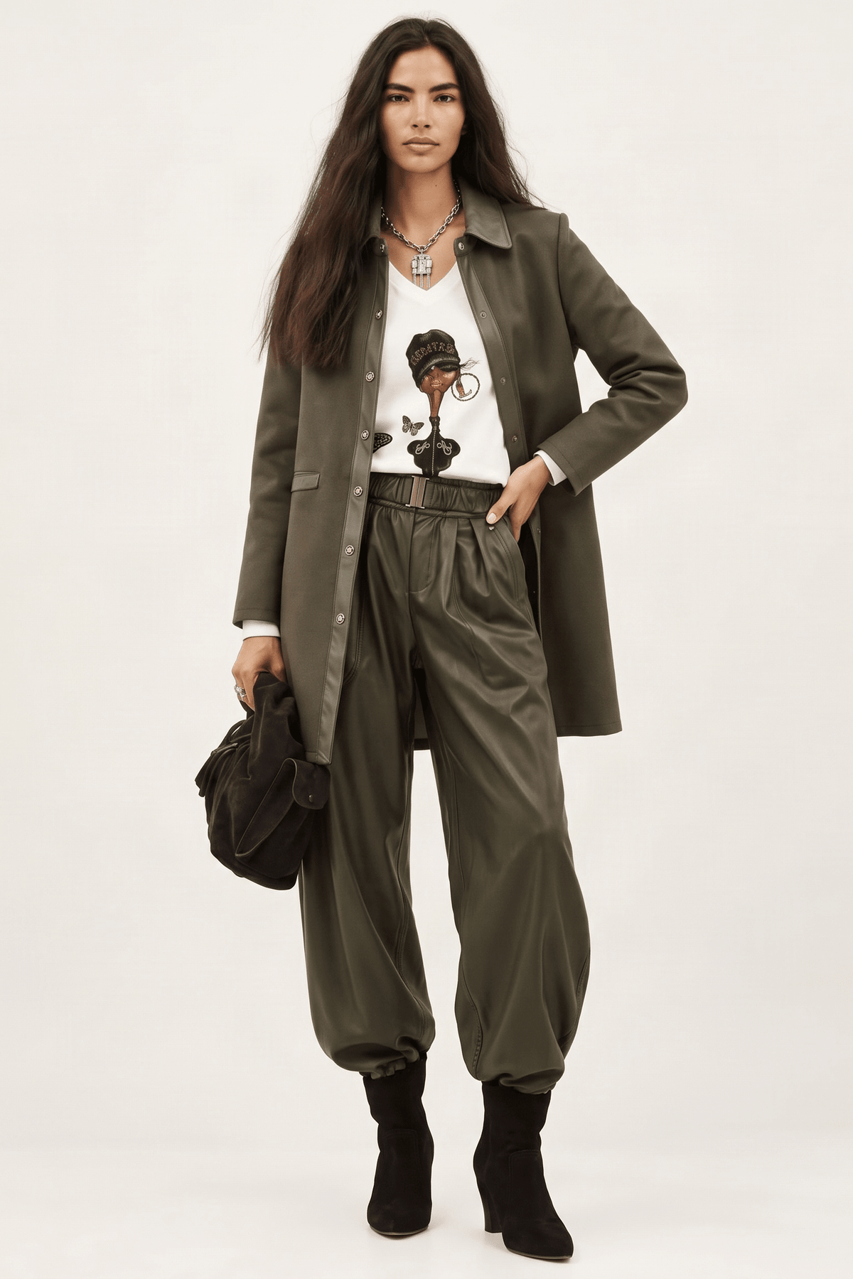 Abrigo Recto Verde Militar en Scuba Modal con Vistas en Similpiel – Lolitas&L - lolitasyl.com