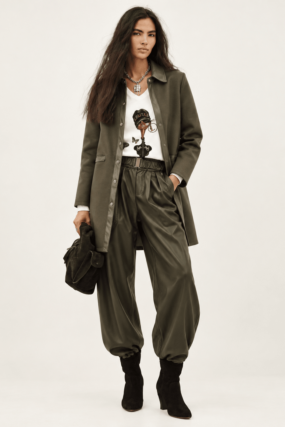 Abrigo Recto Verde Militar en Scuba Modal con Vistas en Similpiel – Lolitas&L - lolitasyl.com