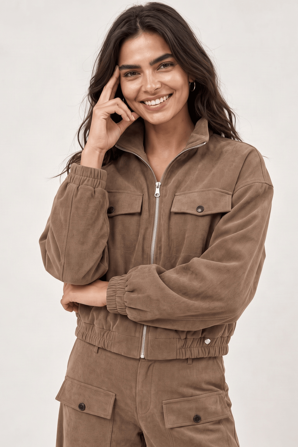 Bomber Cropped Beige en Símil Suede con Cremallera Oro Light – Lolitas&L - lolitasyl.com