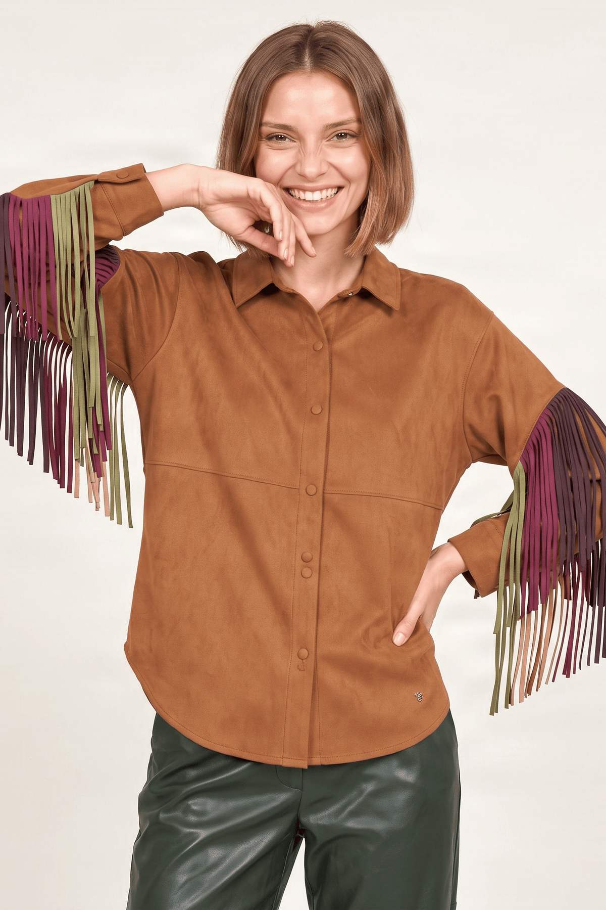 Camisa camel antelina con flecos multicolor Lolitas&L - lolitasyl.com