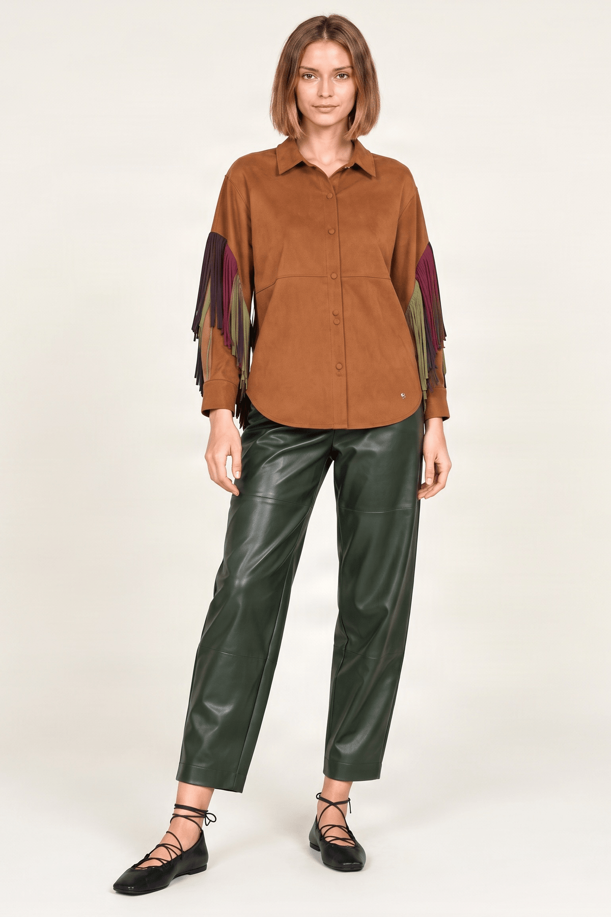 Camisa camel antelina con flecos multicolor Lolitas&L - lolitasyl.com