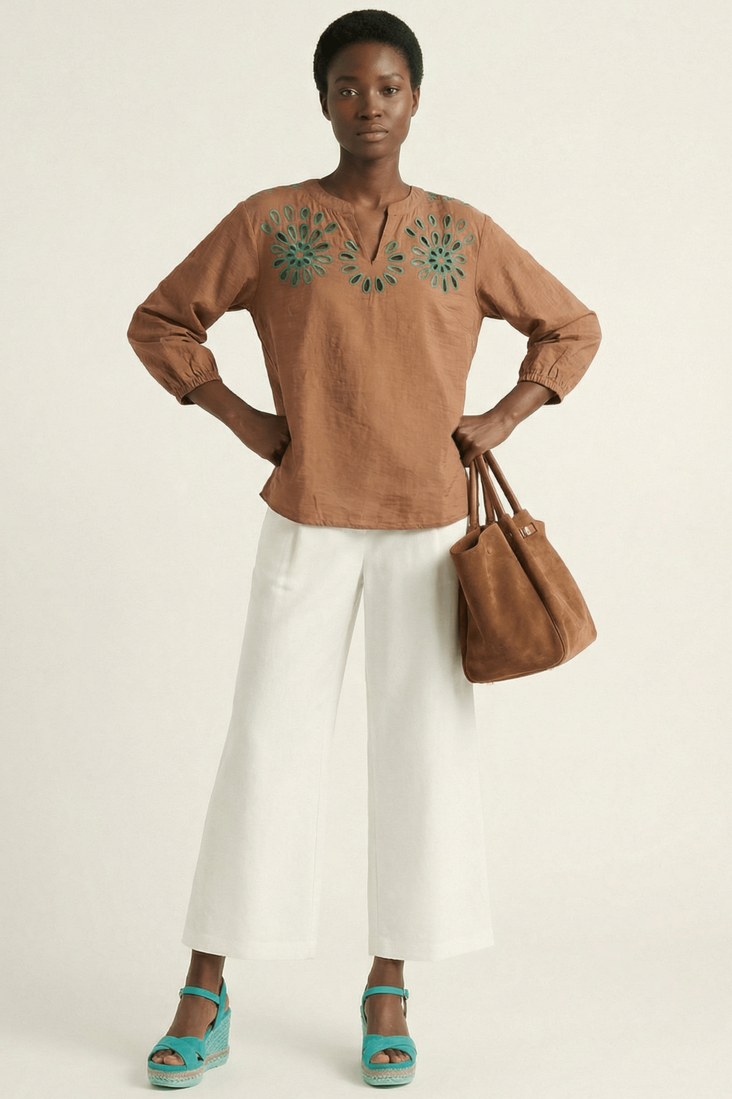 Camisa marron amplia bordado verde en contraste Lolitas&L - lolitasyl.com