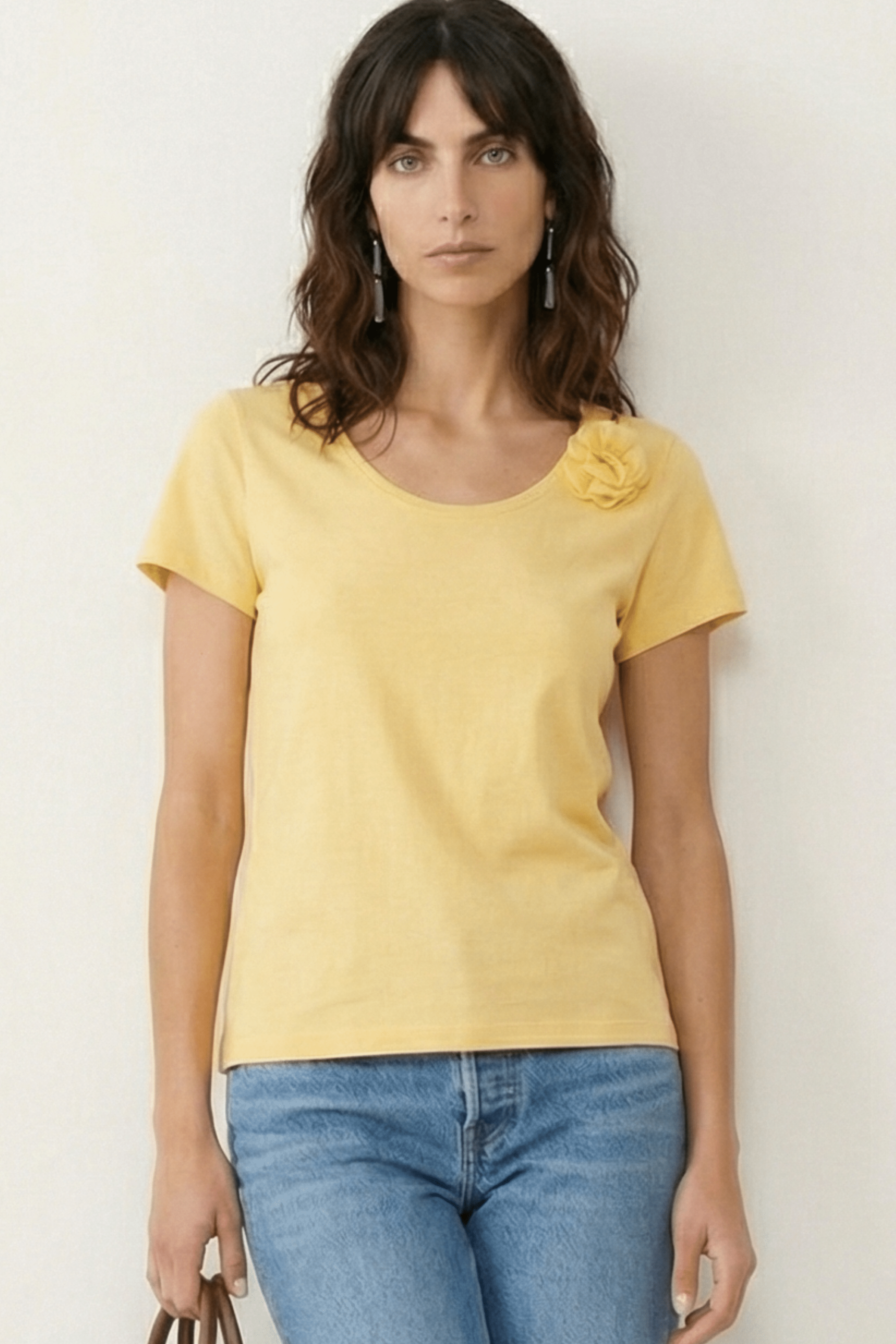 Camiseta amarilla escote redondo con flor Lolitas&L - lolitasyl.com
