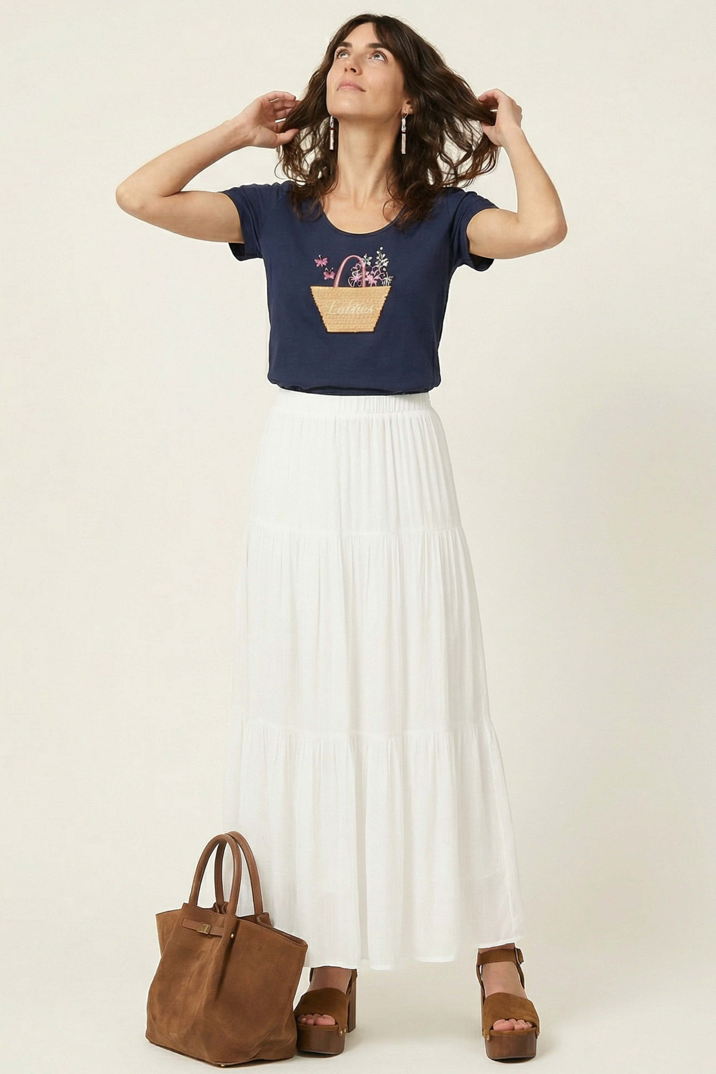 Camiseta azul con bordado cesta y flores de manga corta Lolitas&L