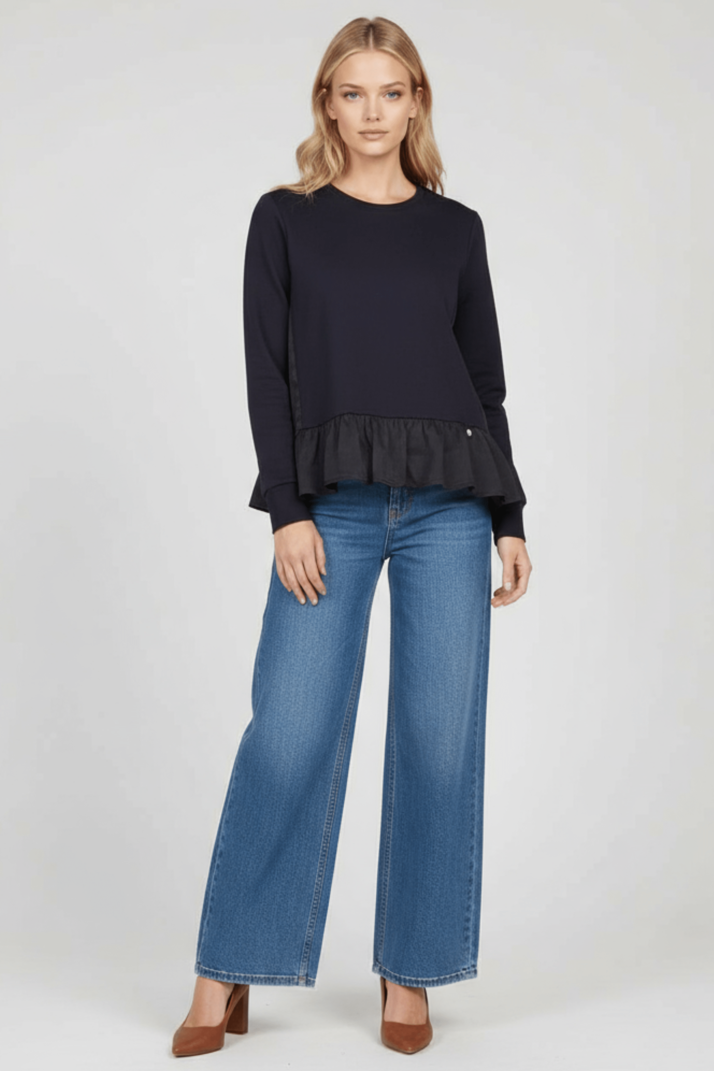 Camiseta azul de punto con volante en el contorno Lolitas&L - lolitasyl.com