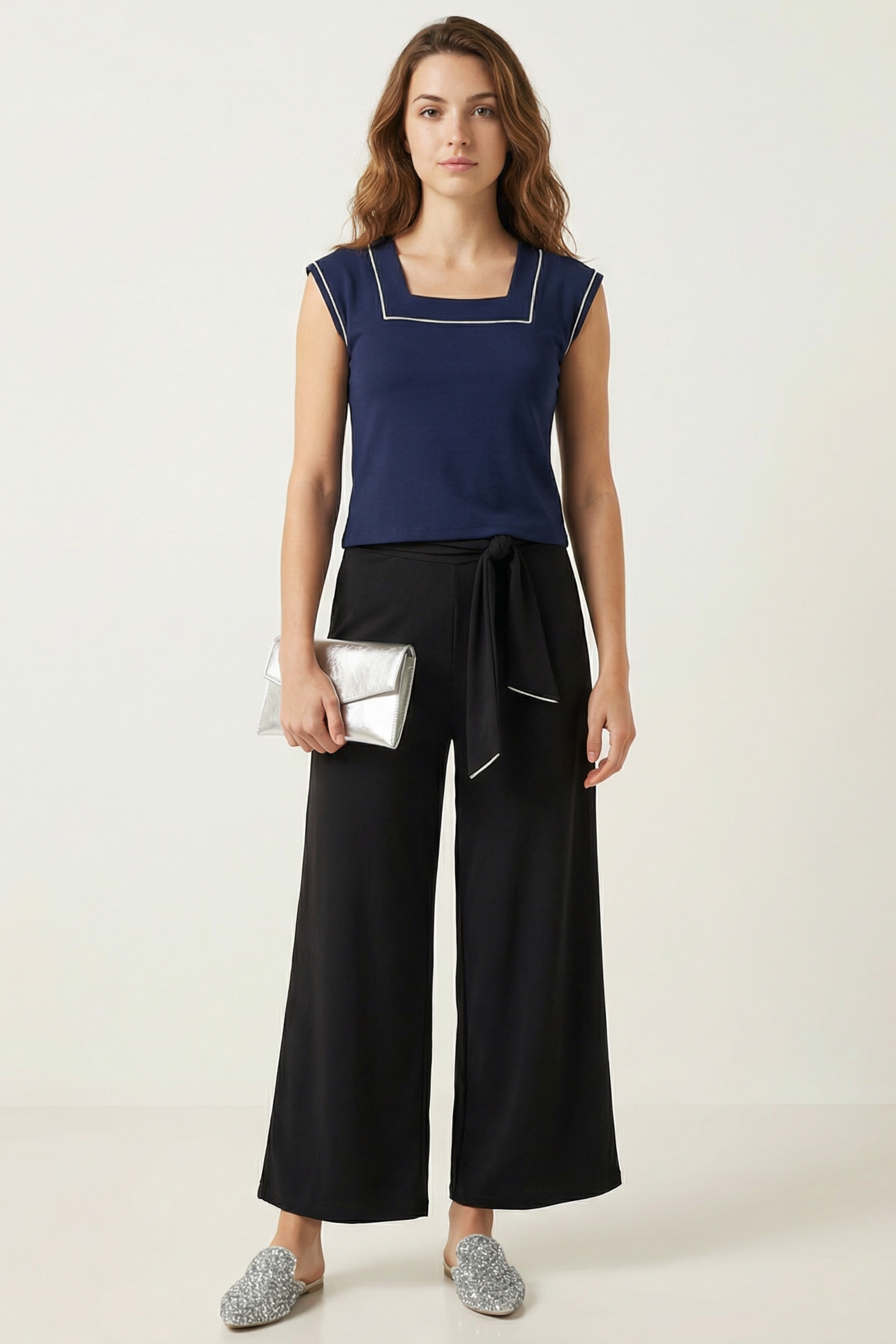 Camiseta azul marino con escote cuatrado y lourex Lolitas&L