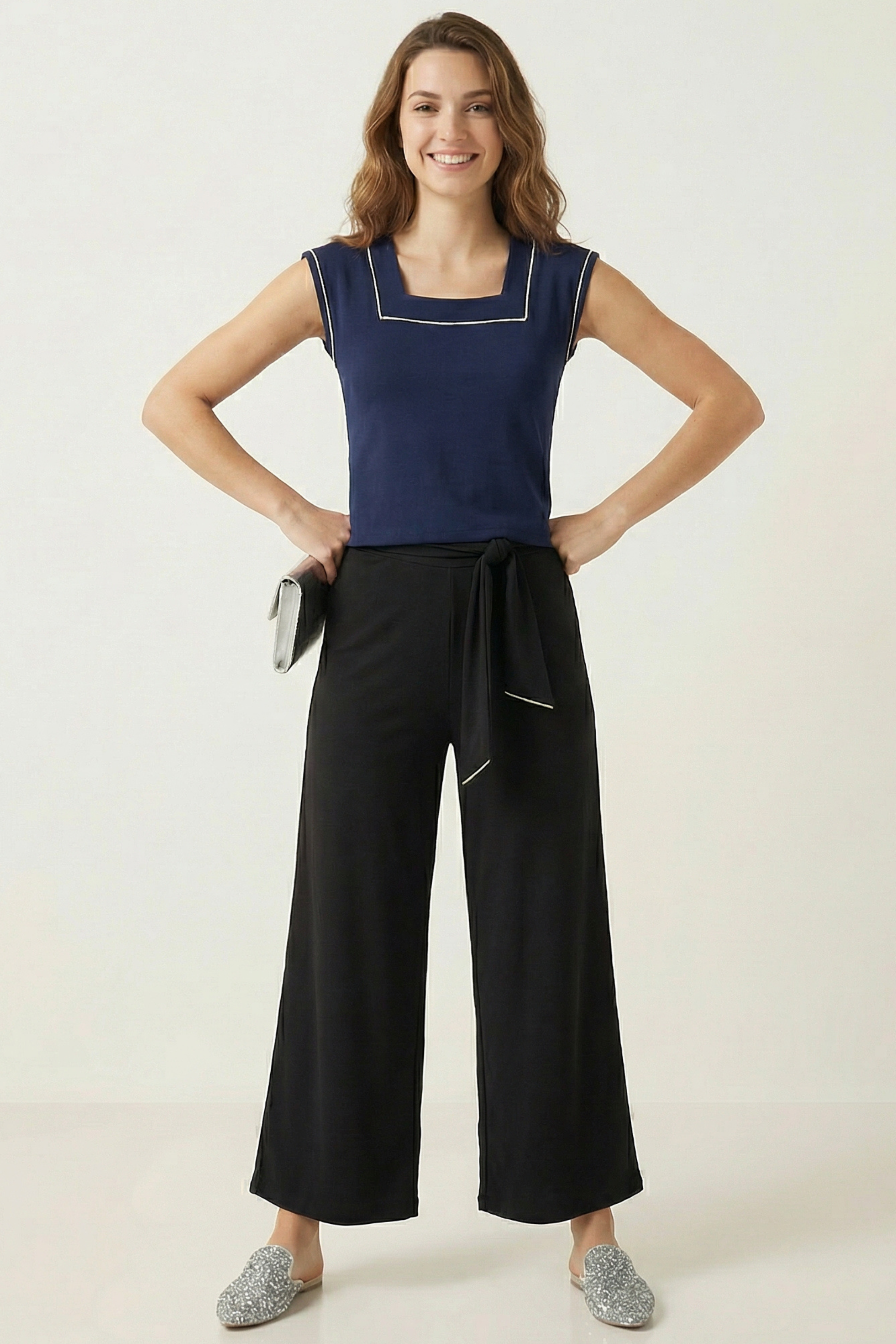 Camiseta azul marino con escote cuatrado y lourex Lolitas&L