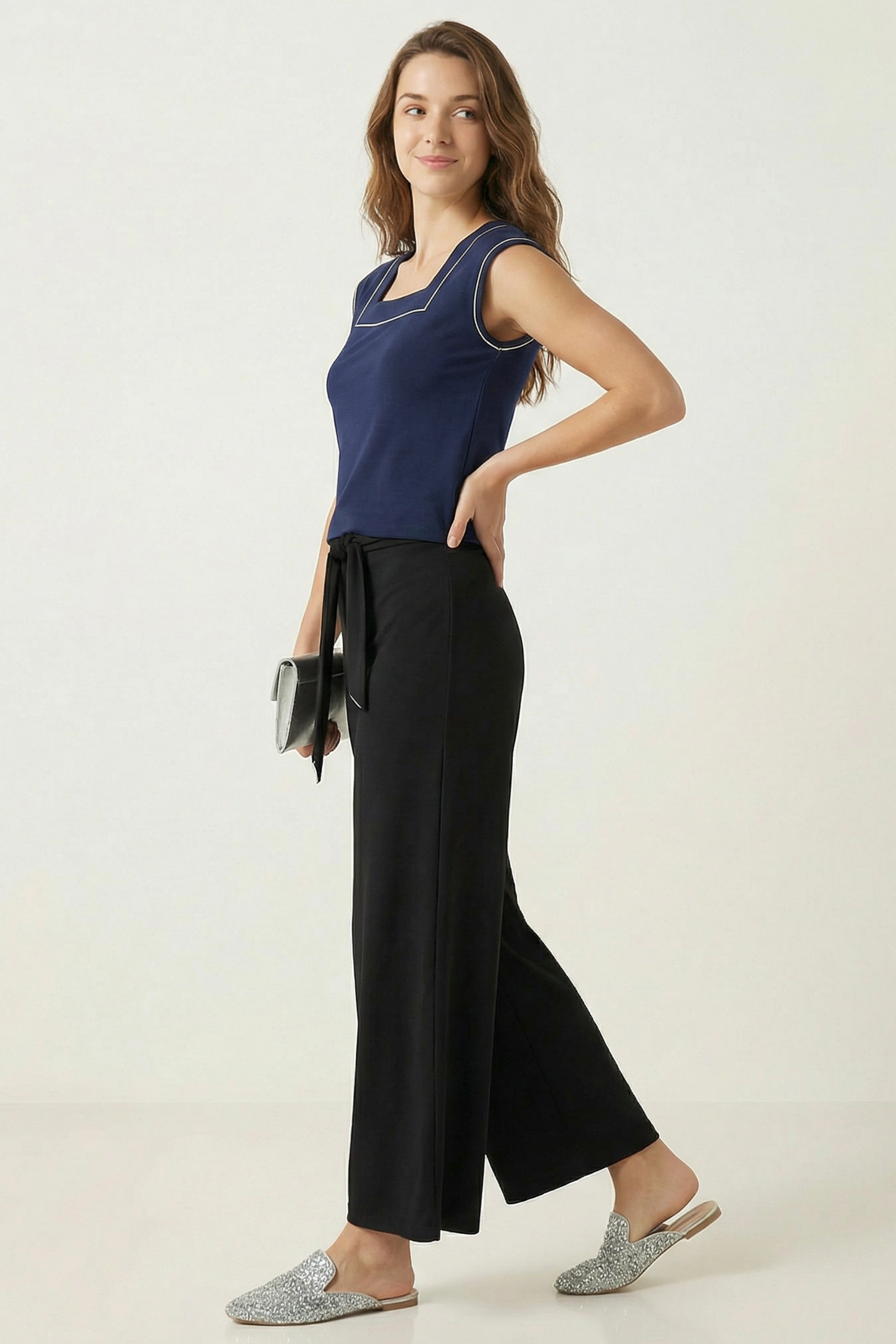 Camiseta azul marino con escote cuatrado y lourex Lolitas&L