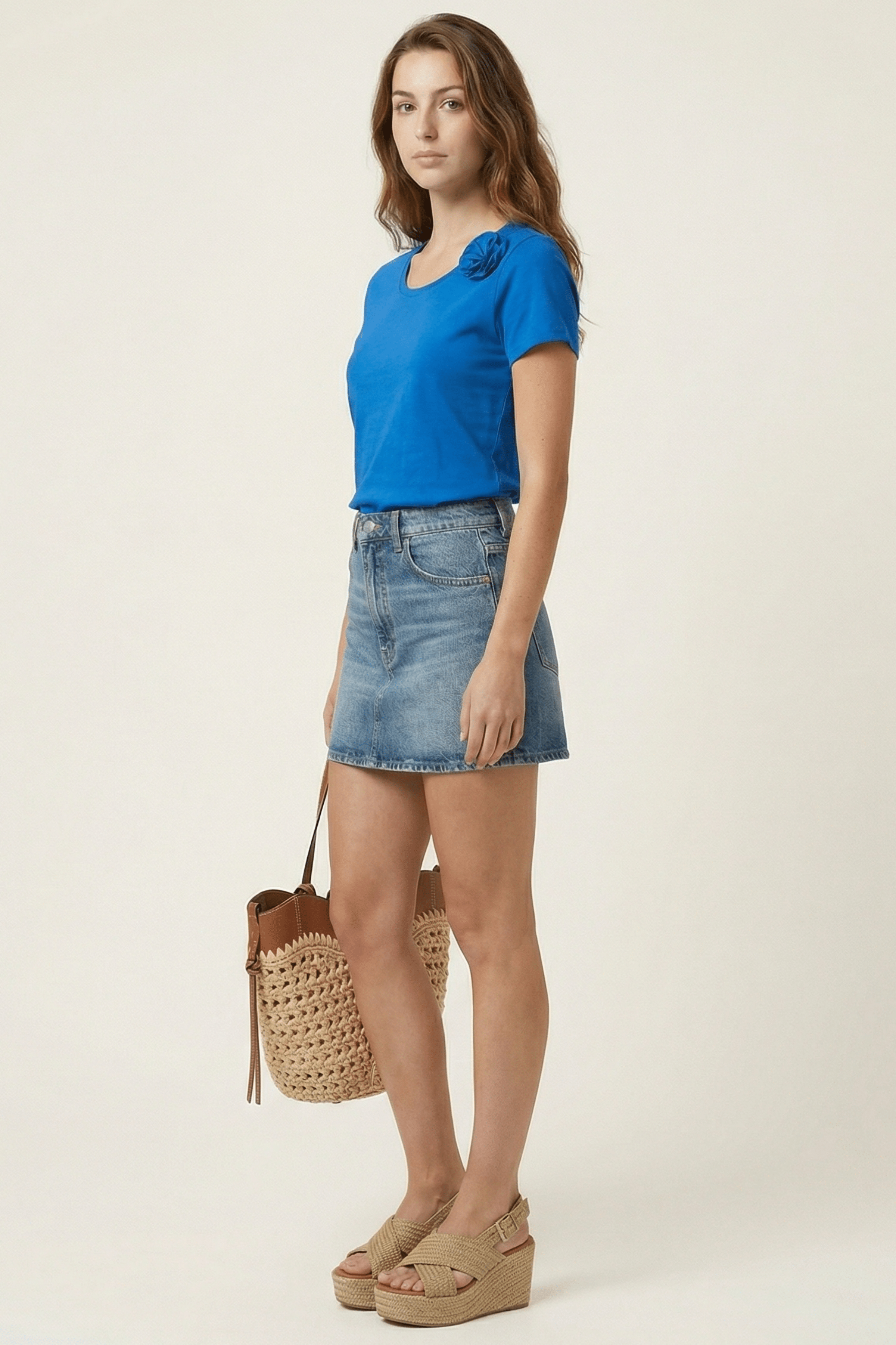 Camiseta azul royal escote redondo con flor Lolitas&L - lolitasyl.com